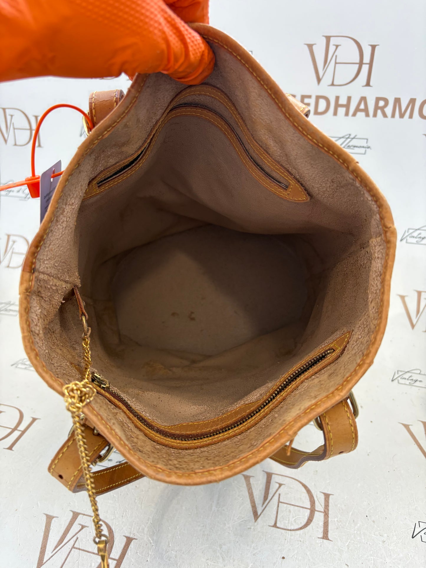 018332  - Louis Vuitton Bucket GM
