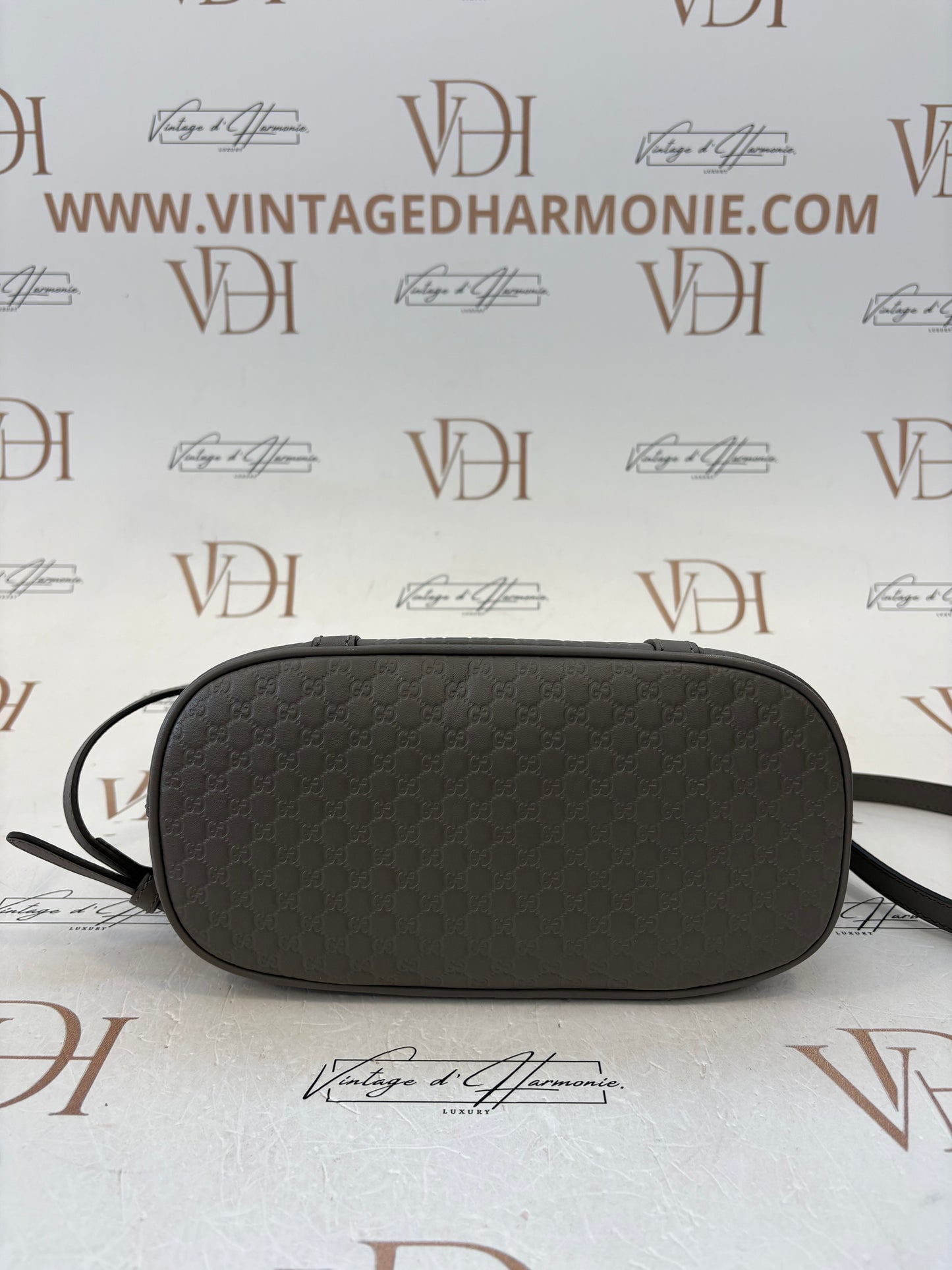 383892 - Gucci Grey