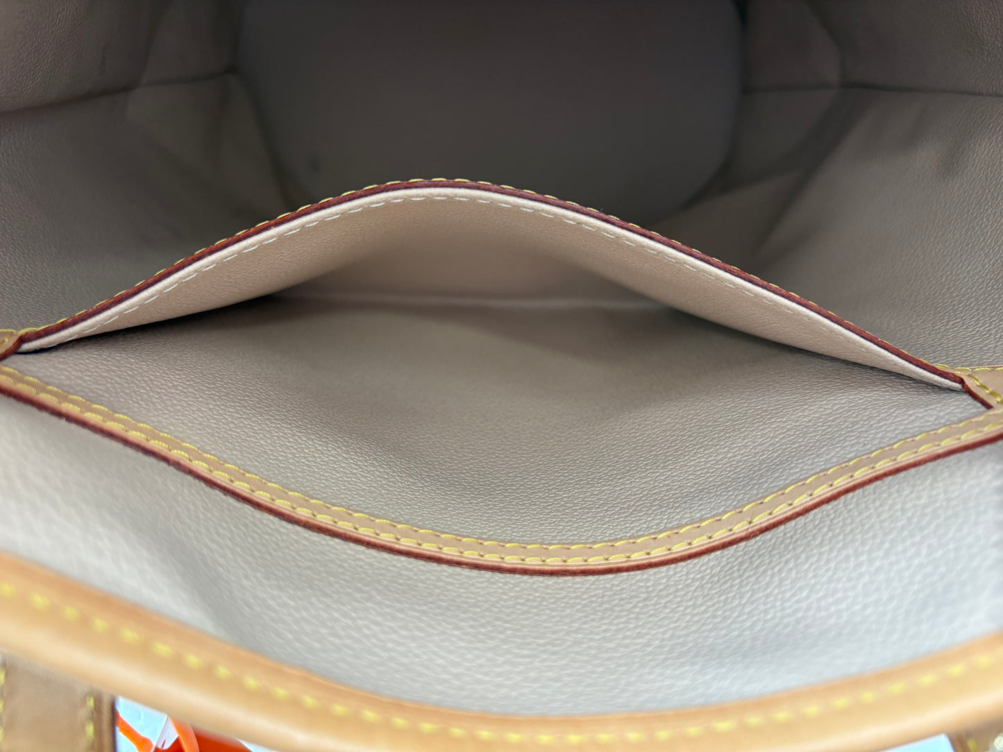 018906 - Louis Vuitton Bucket GM