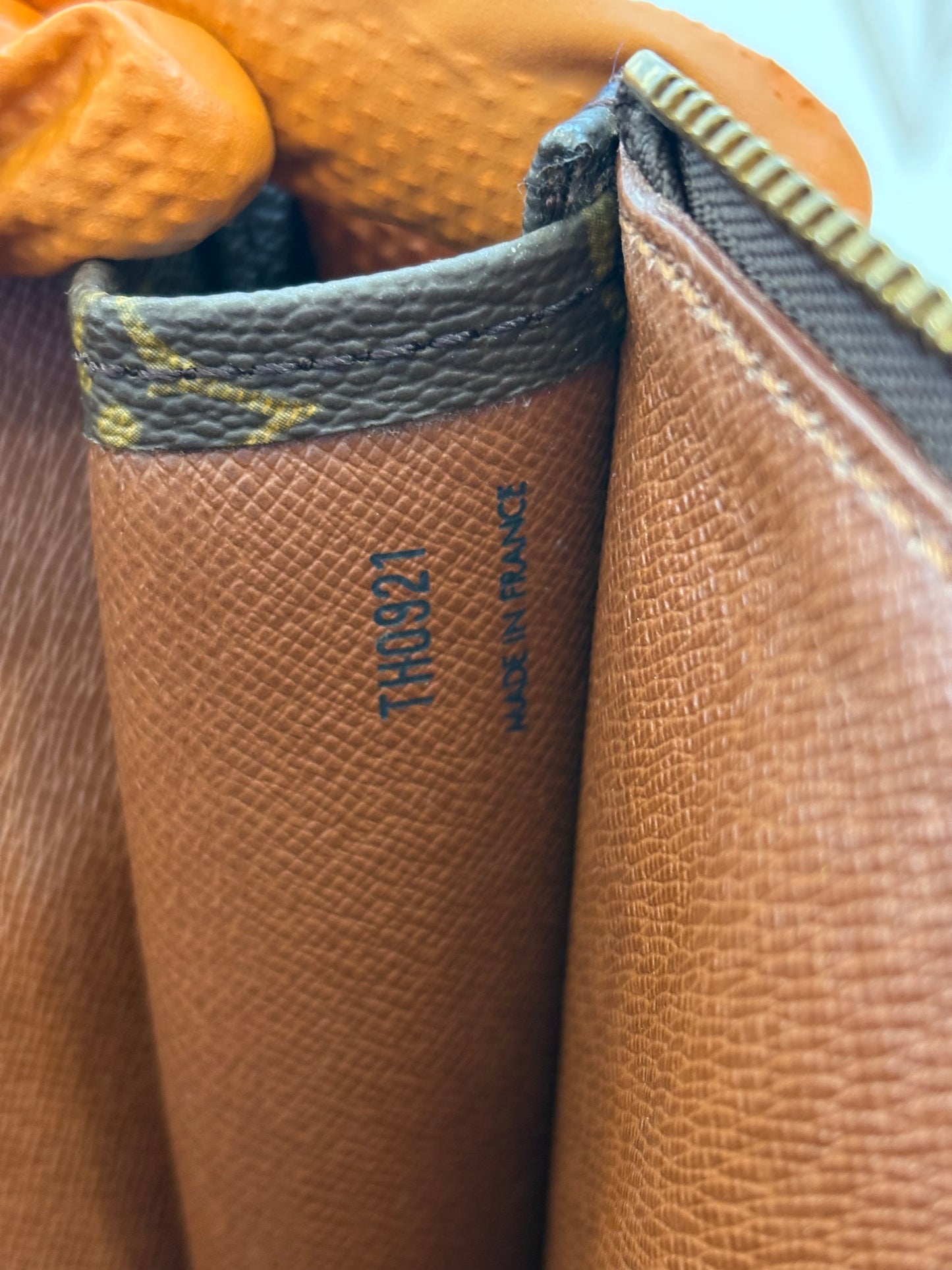 017062 - Louis Vuitton Pochette Documents