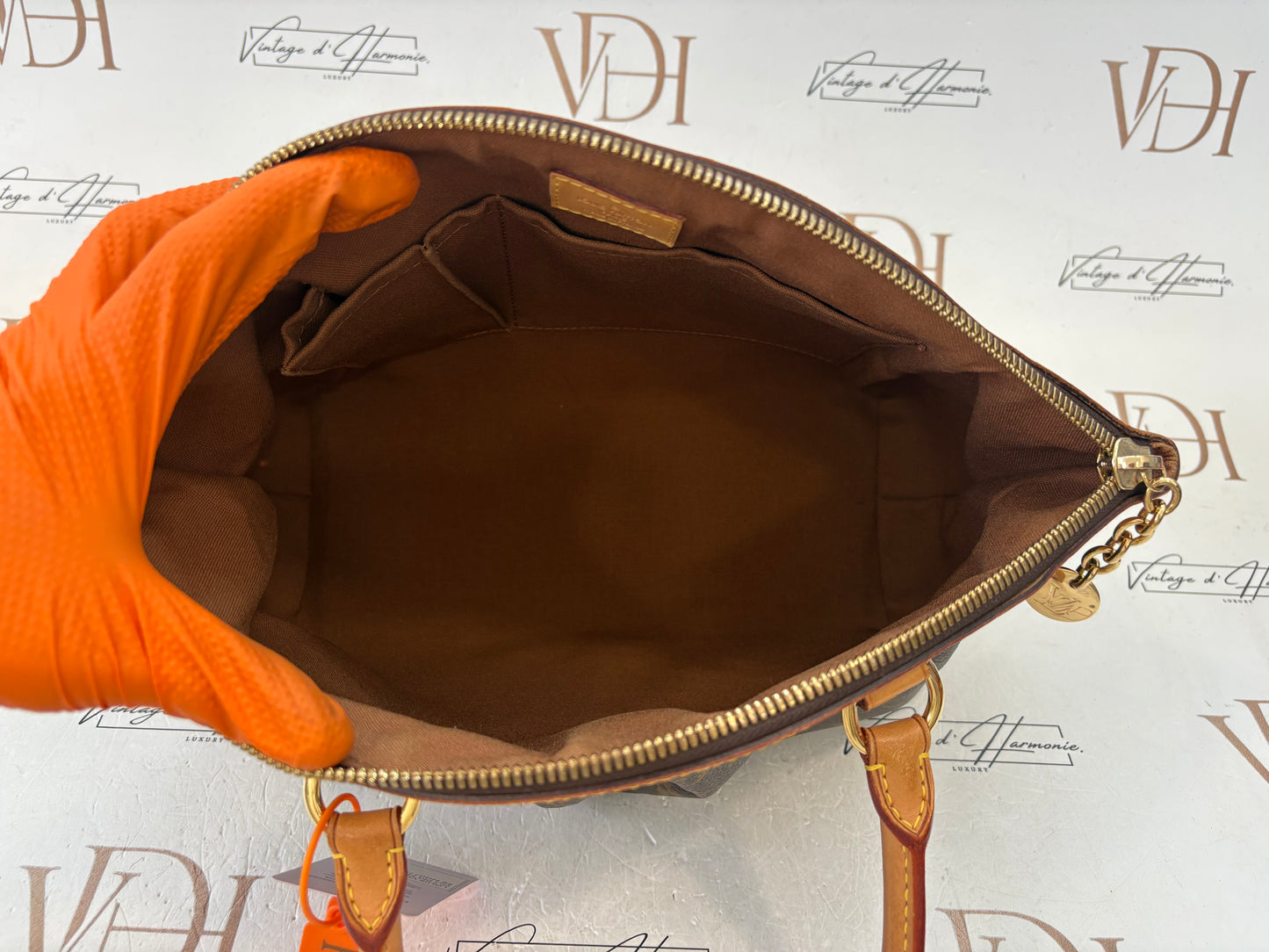 018592 - Louis Vuitton Tivoli PM