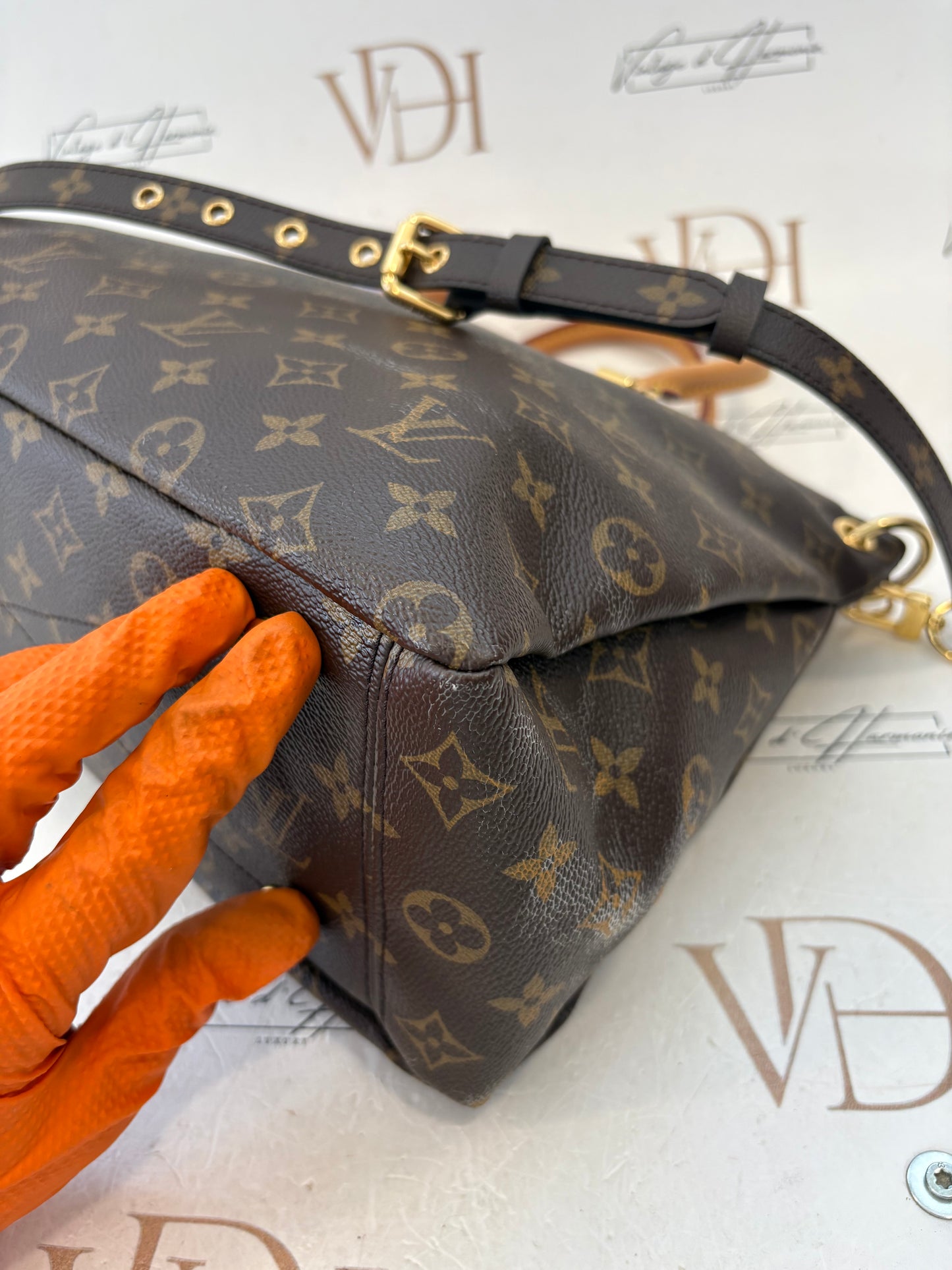 201112 - Louis Vuitton Pallas