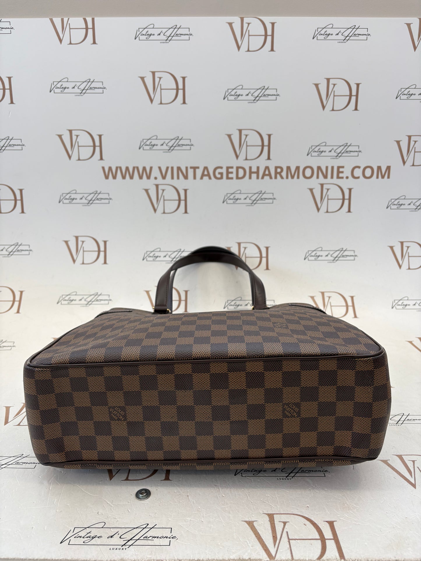 018260 - Louis Vuitton Uzes