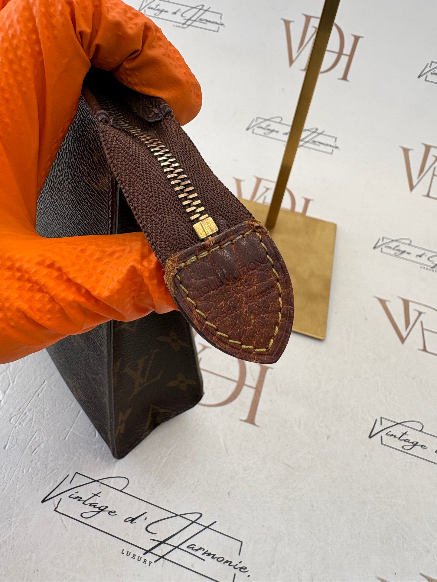 017704 - Louis Vuitton Pochette Toilette 26
