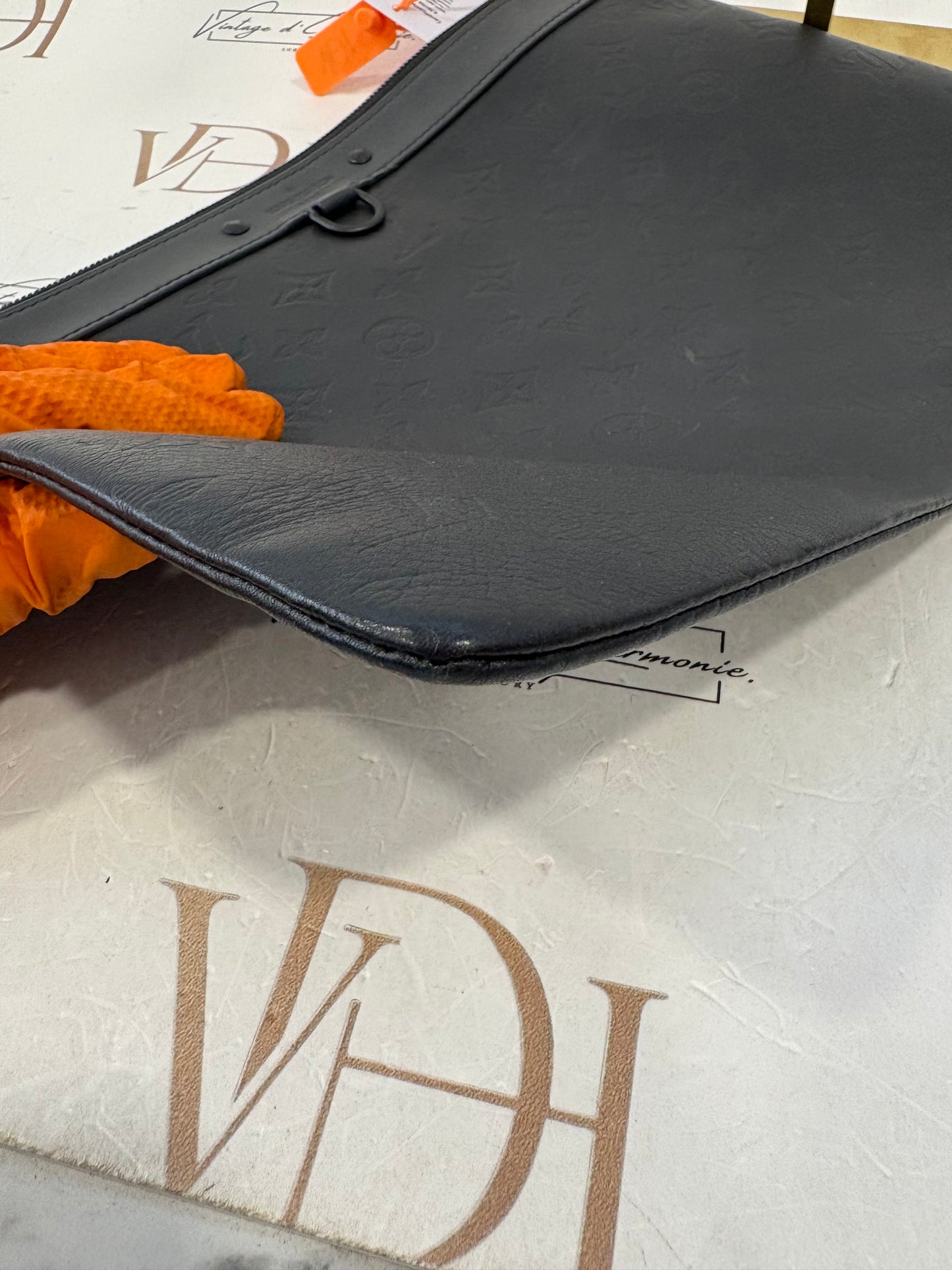 382874 - Louis Vuitton Discovery Pochette