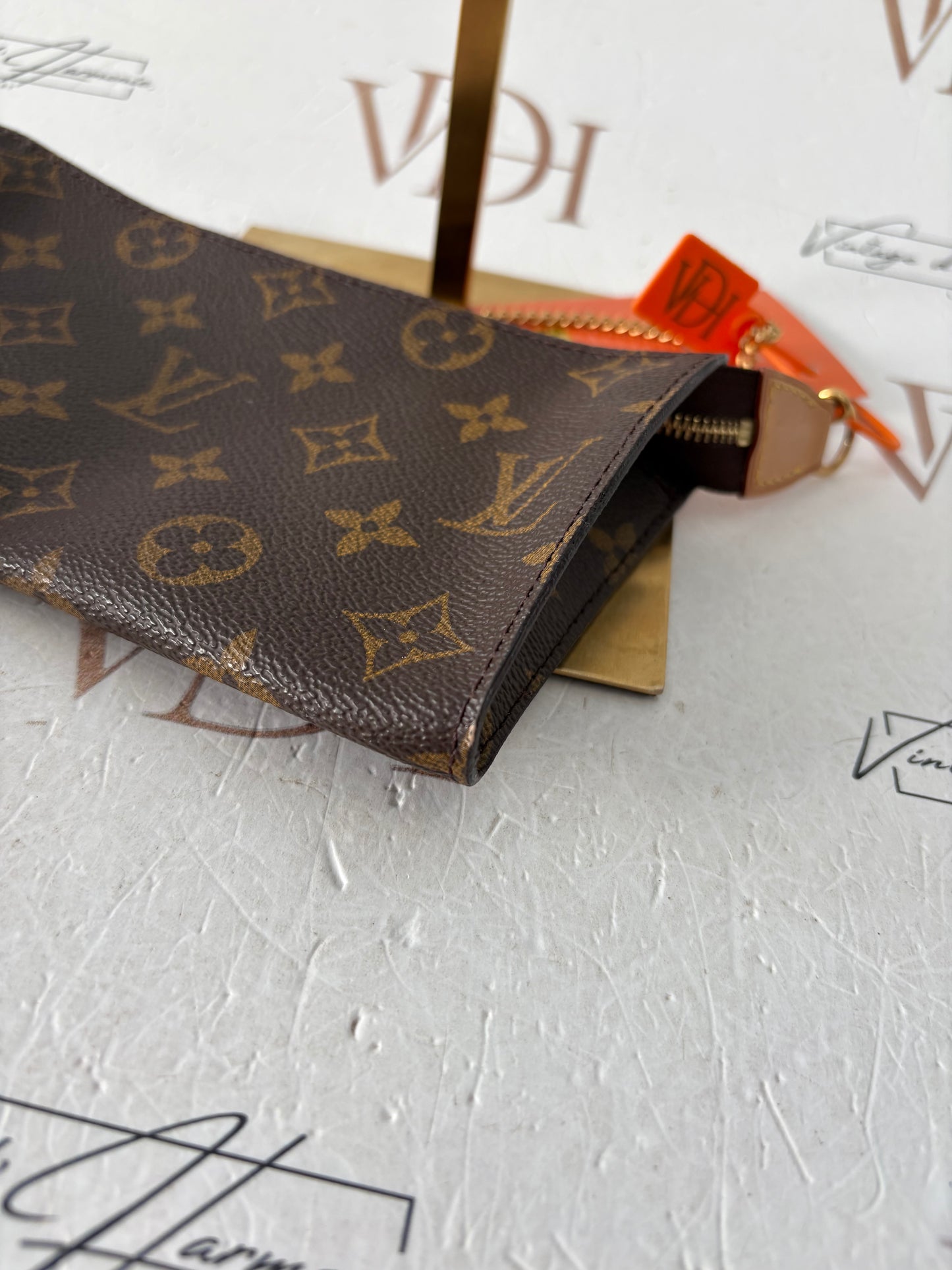 018171 - Louis Vuitton Pochette Bucket PM