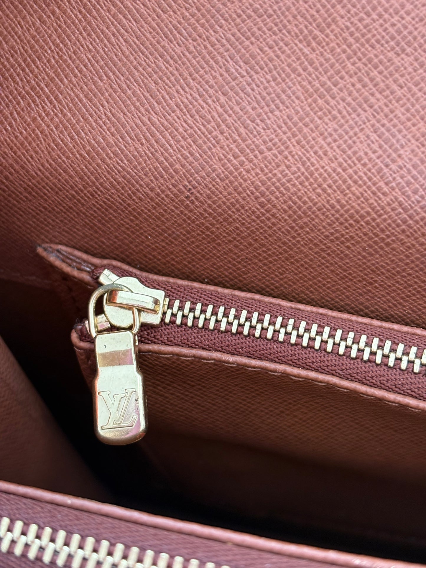 018971 - Louis Vuitton Concorde