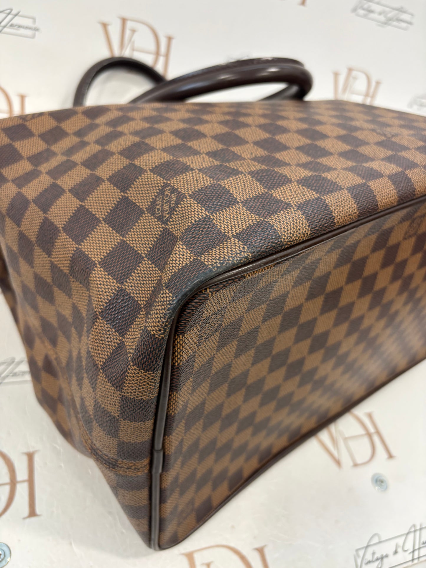 018548 - Louis Vuitton Damier Greenwich