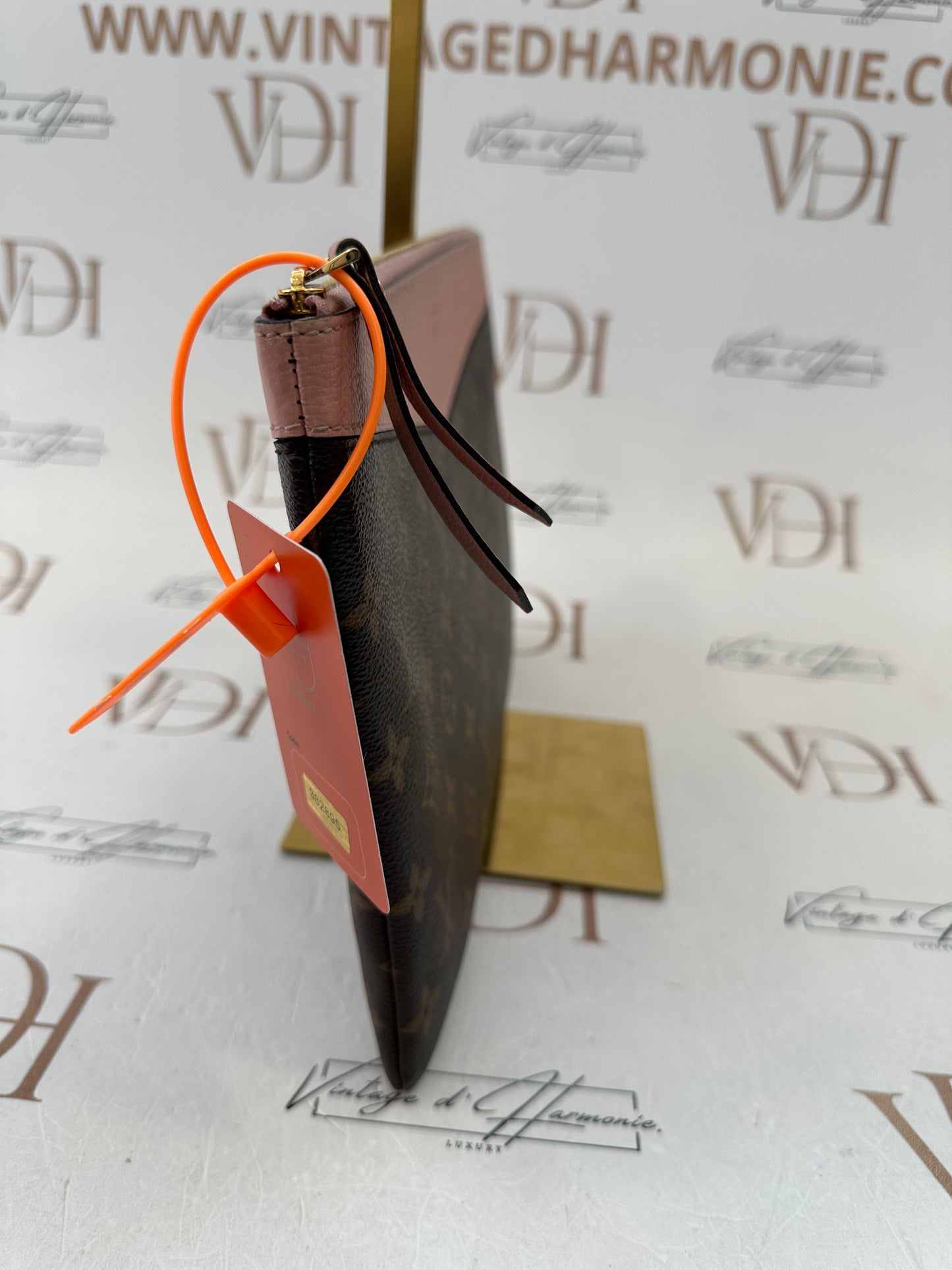382895 - Louis Vuitton Daily