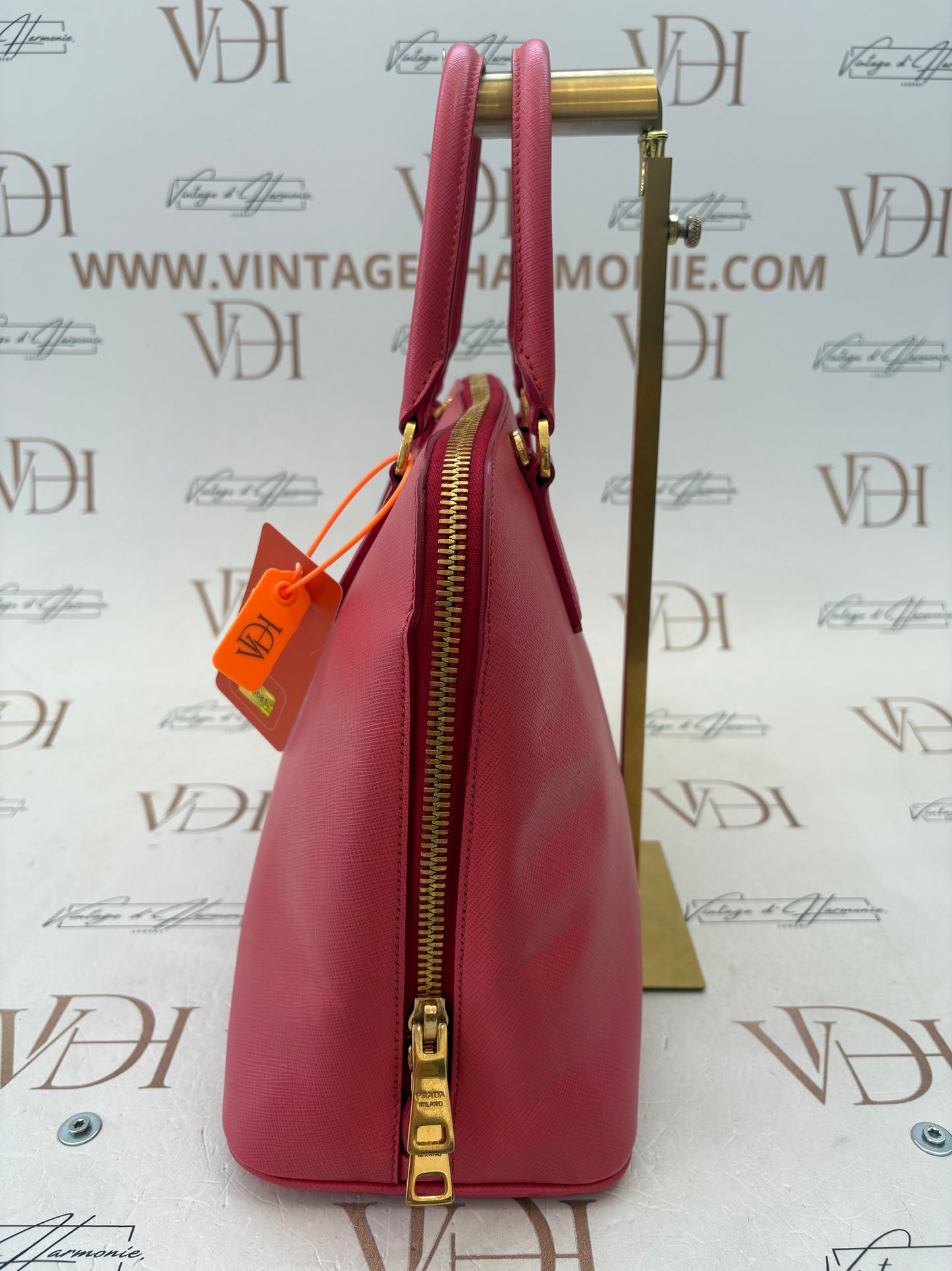 383681 - Prada Promenade