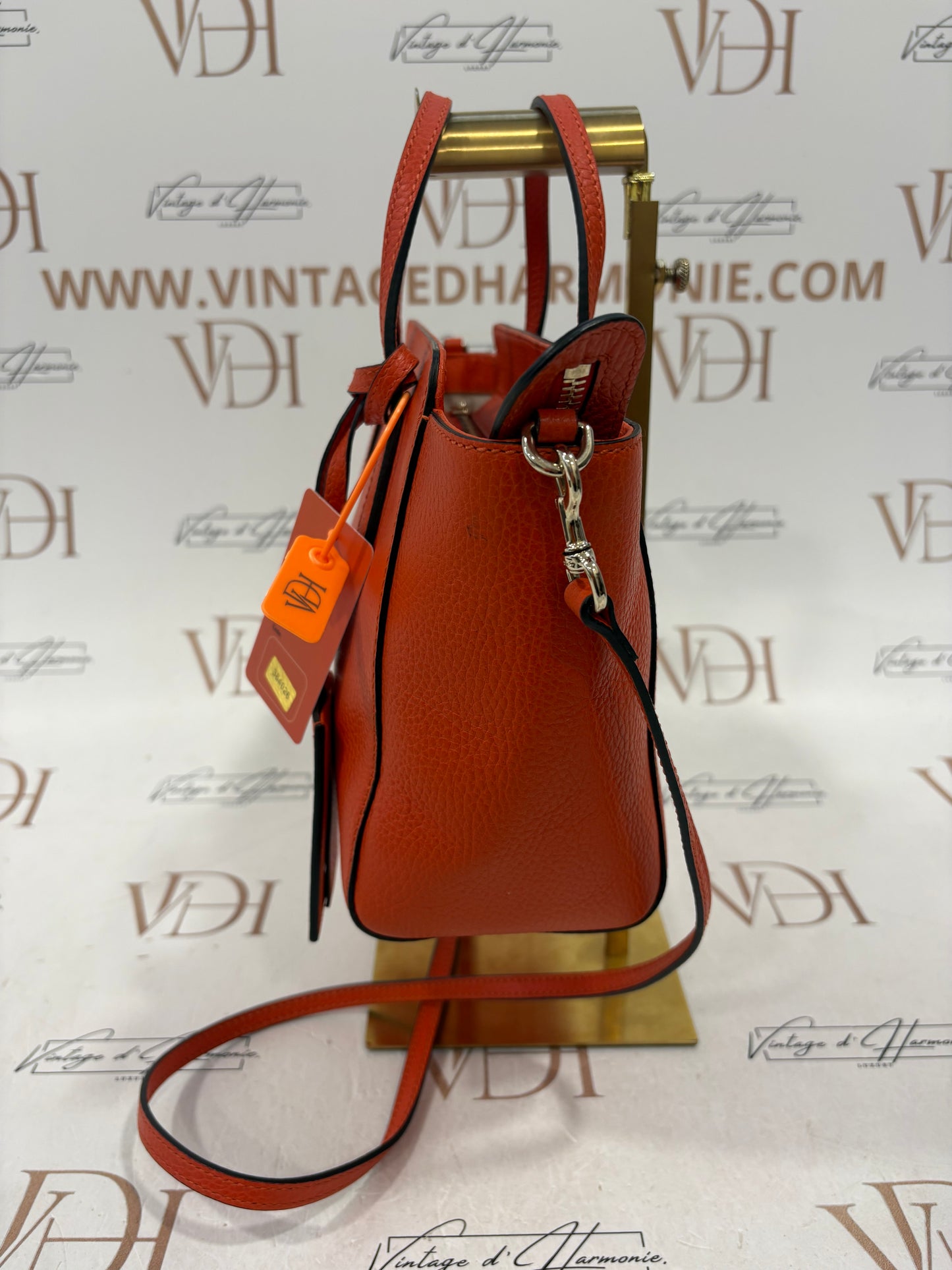 384026 - Gucci Swing