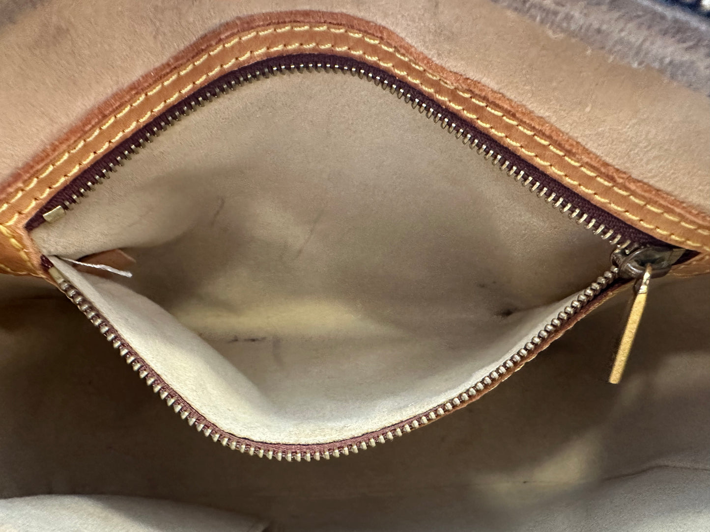 017768 - Louis Vuitton Looping MM