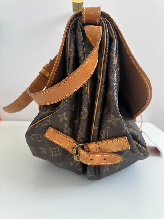 Louis Vuitton Saumur 35
