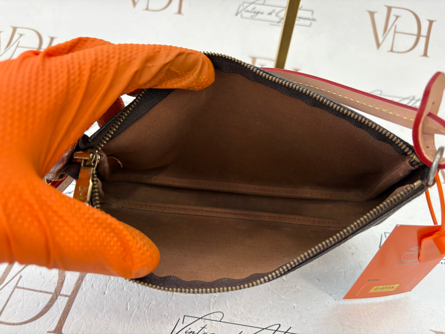 018743 - Louis Vuitton Pochette Accessoires