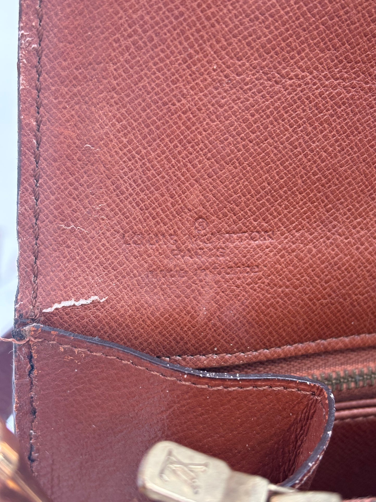 018845 - Louis Vuitton Sac Dauphine