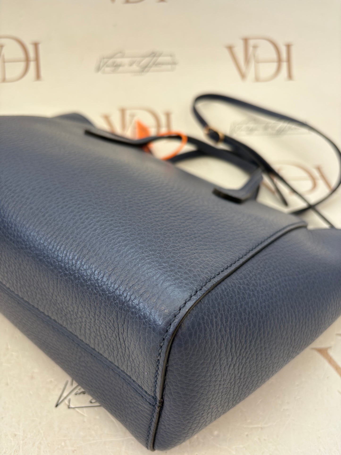 384287 - Gucci Swing