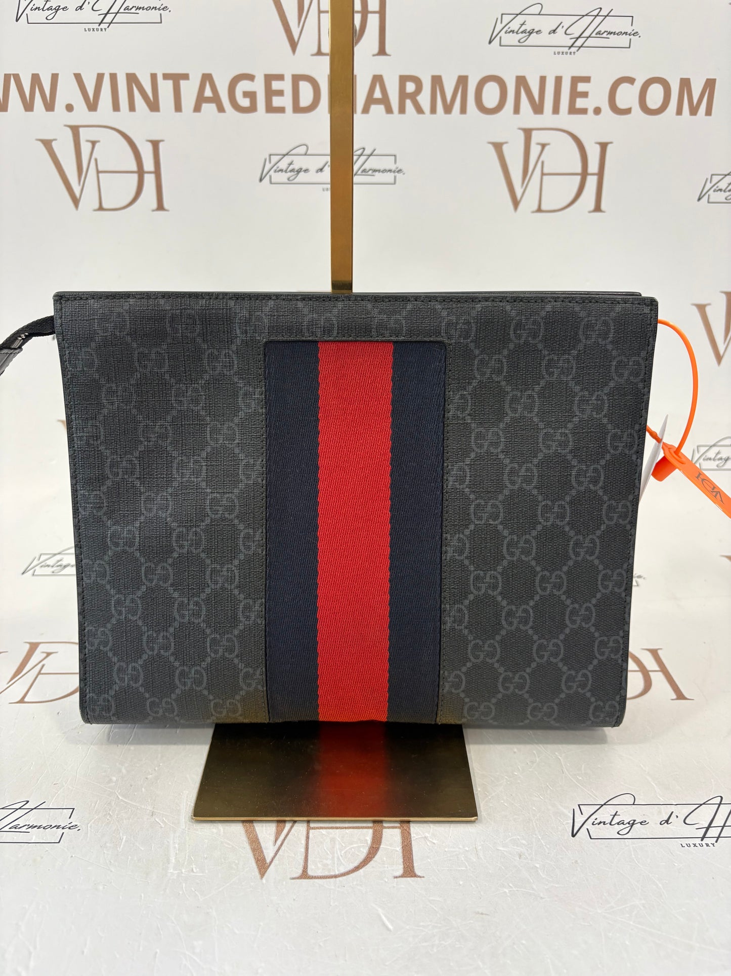383180 - Gucci Supreme