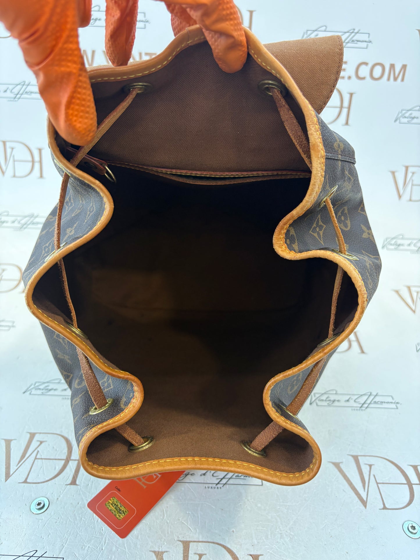 018620 - Louis Vuitton Montsouris GM