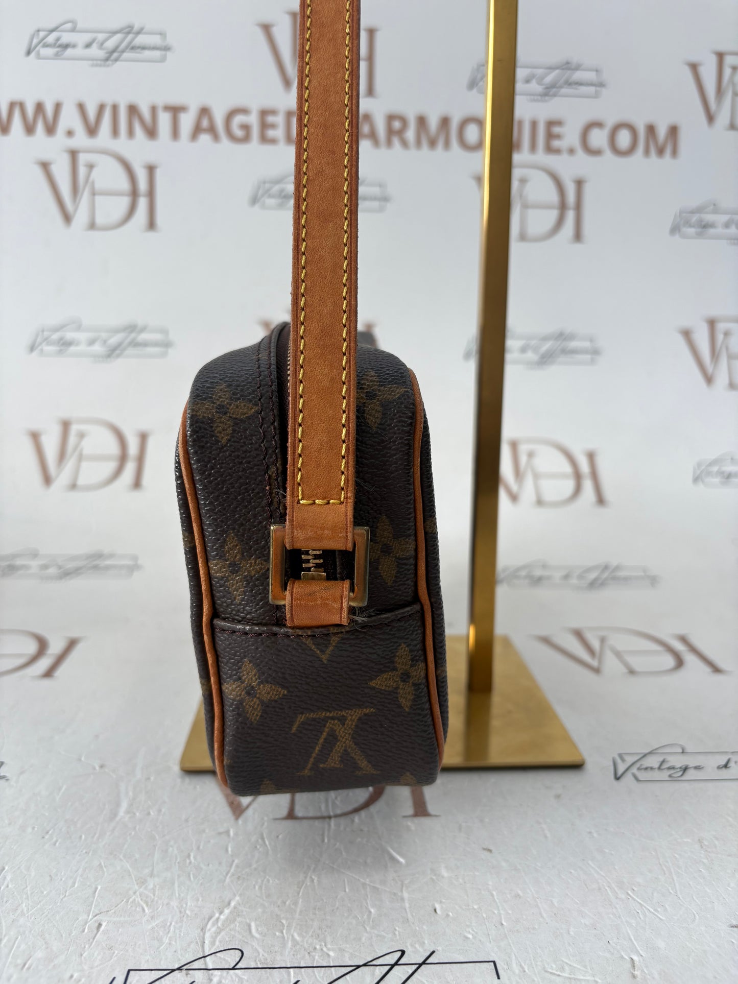 018526 - Louis Vuitton Pochette Cite