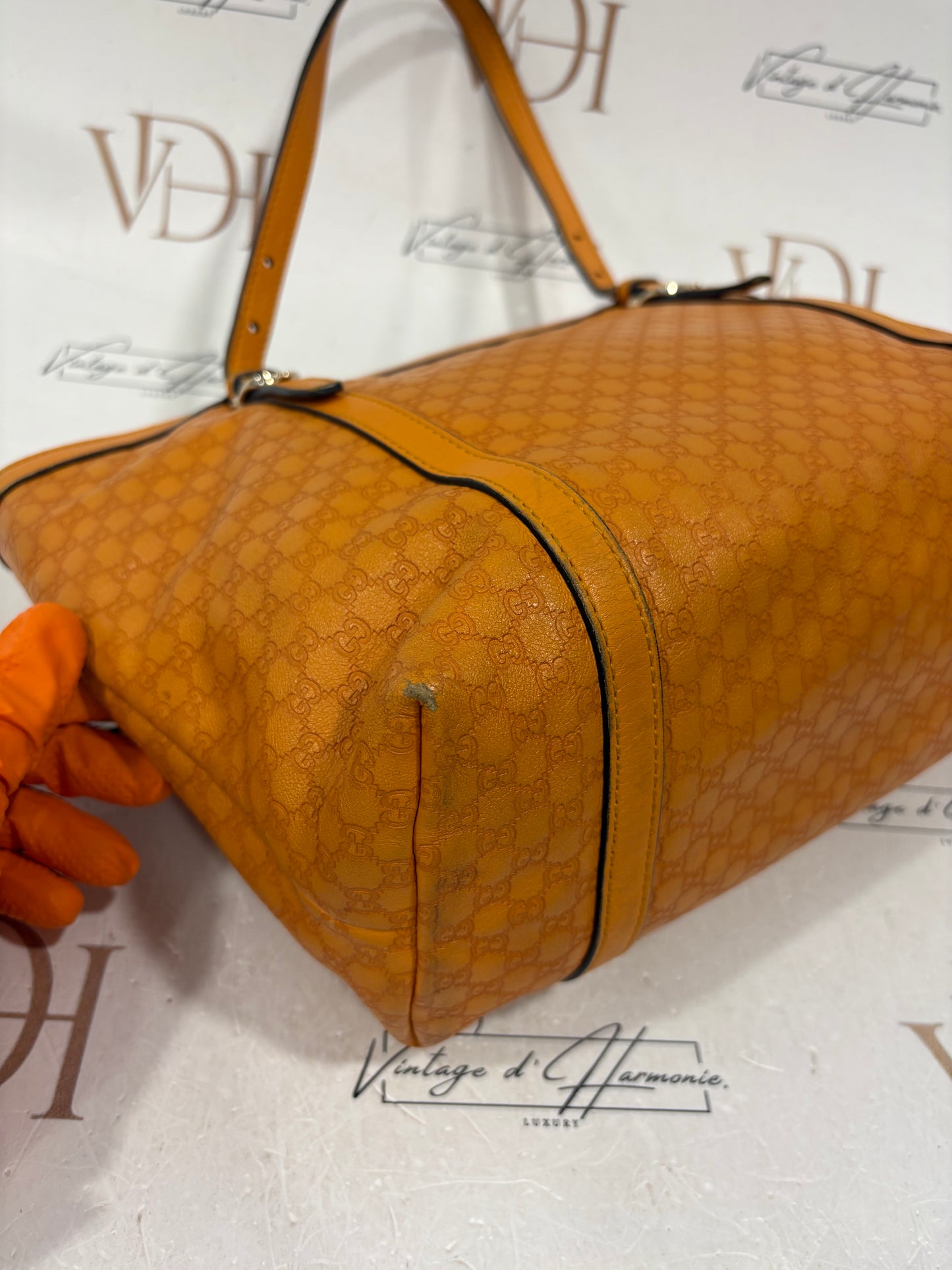 200956 - Gucci Orange