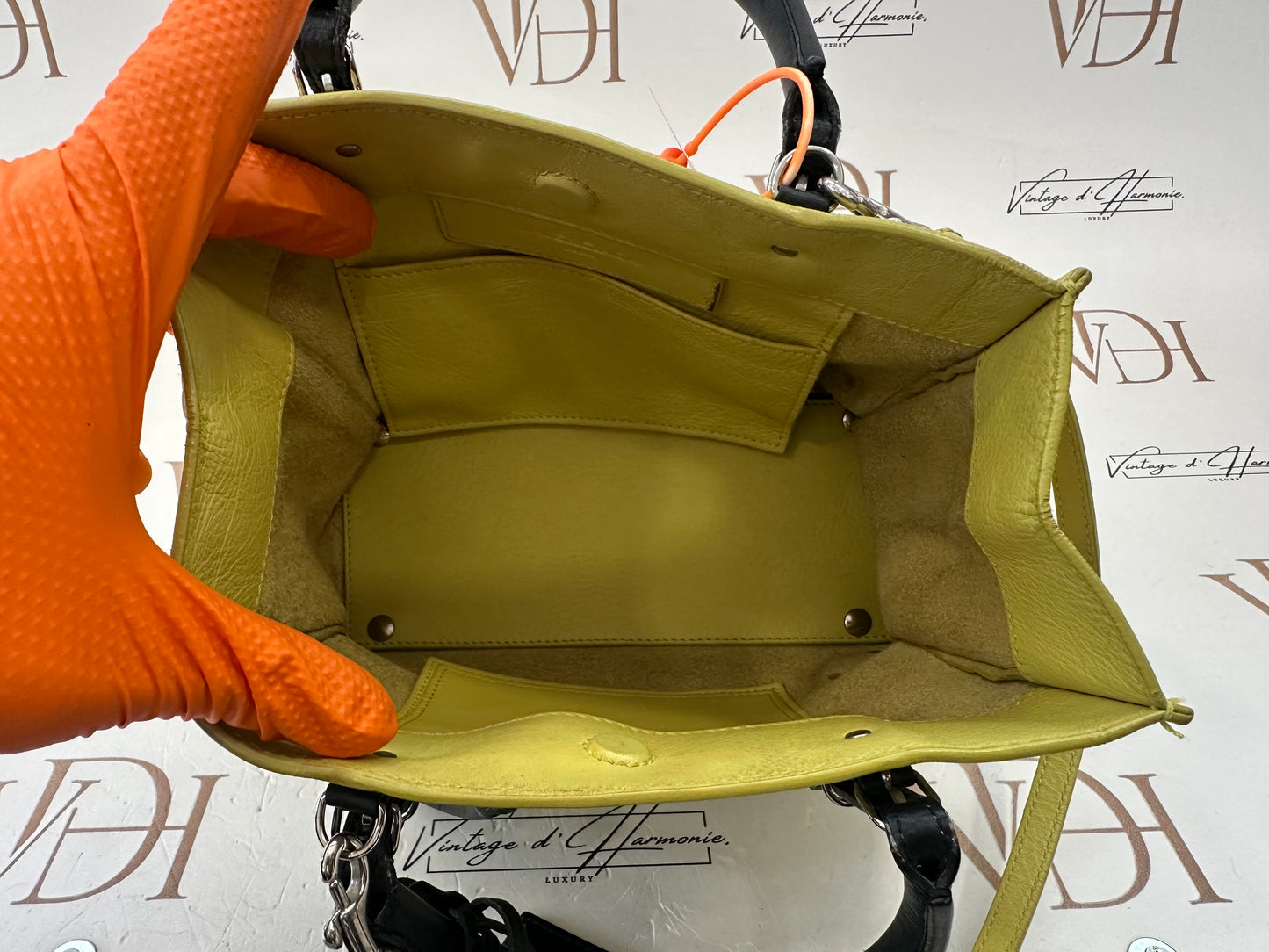382325 -Balenciaga Papier