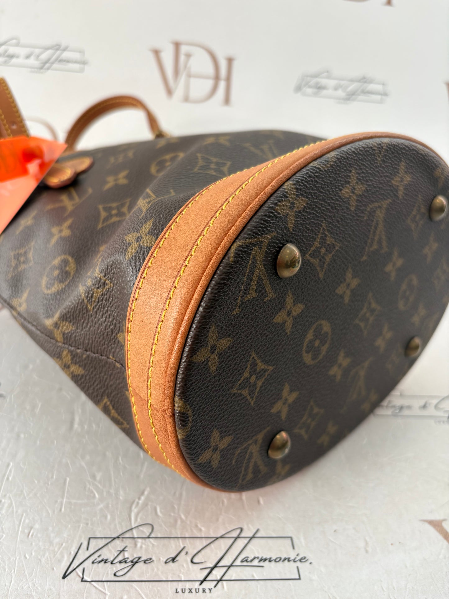 019009 - Louis Vuitton Bucket PM