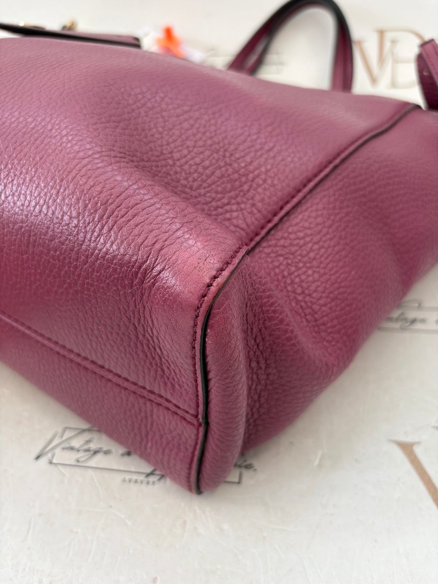 383625 - Gucci Swing