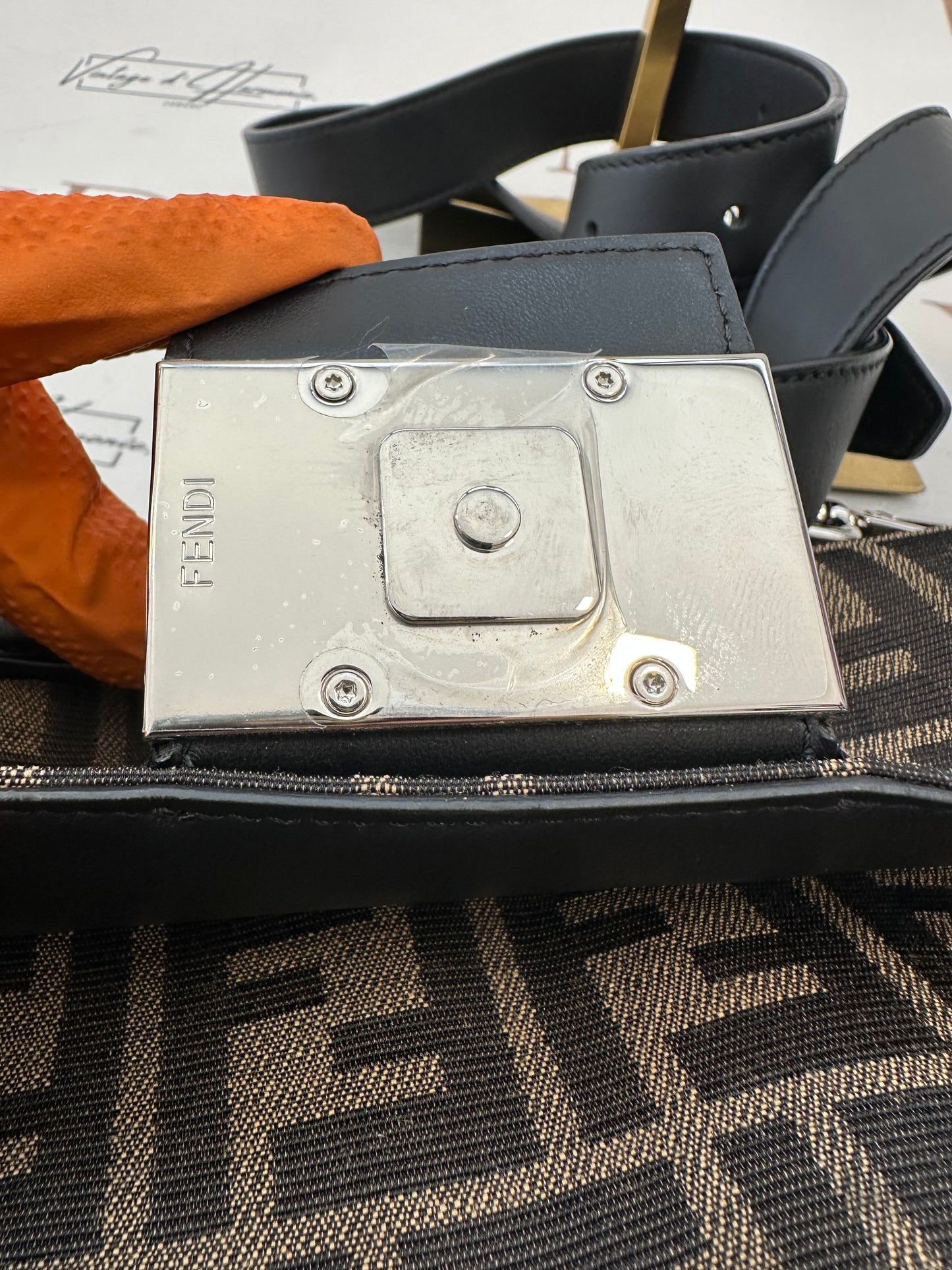 382668 - Fendi Baguette