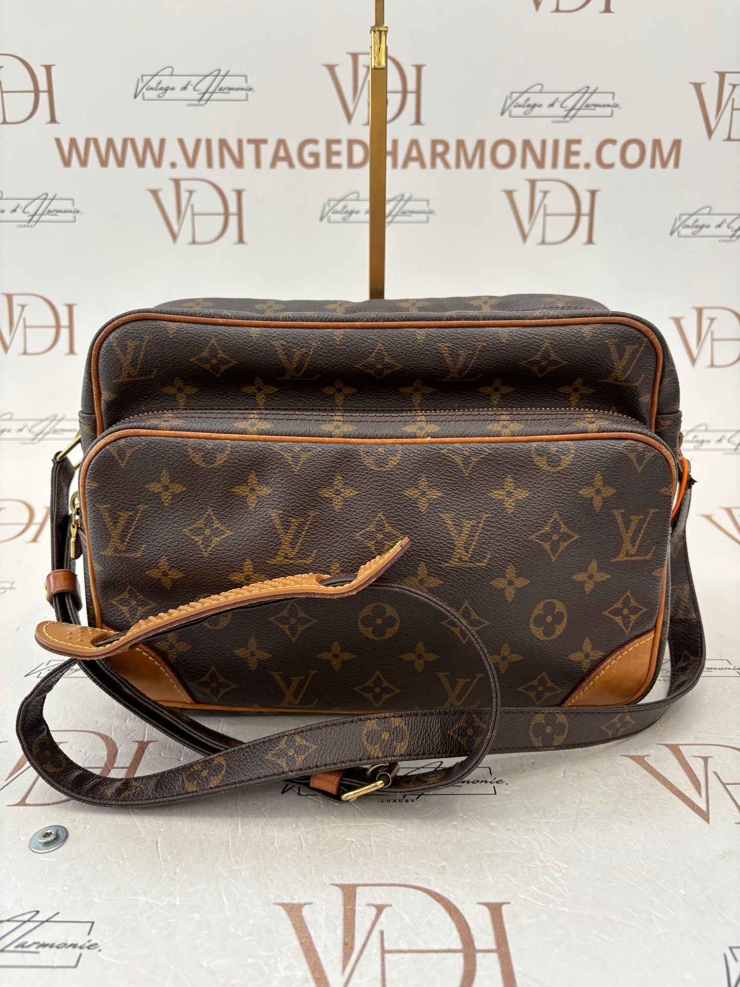 018921 - Louis Vuitton Nile