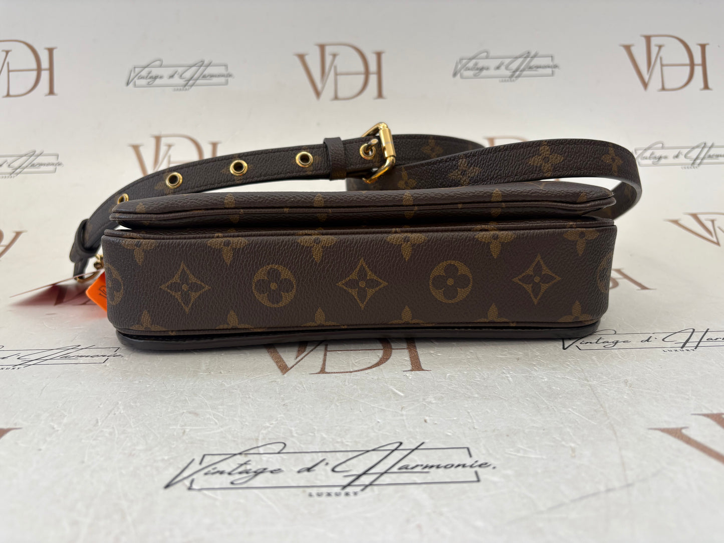 384110 - Louis Vuitton Metis