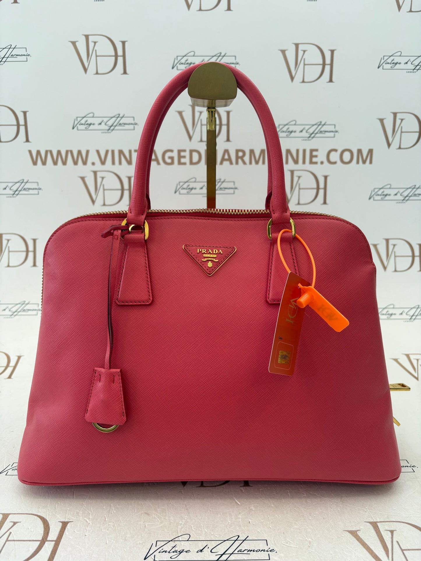 383681 - Prada Promenade
