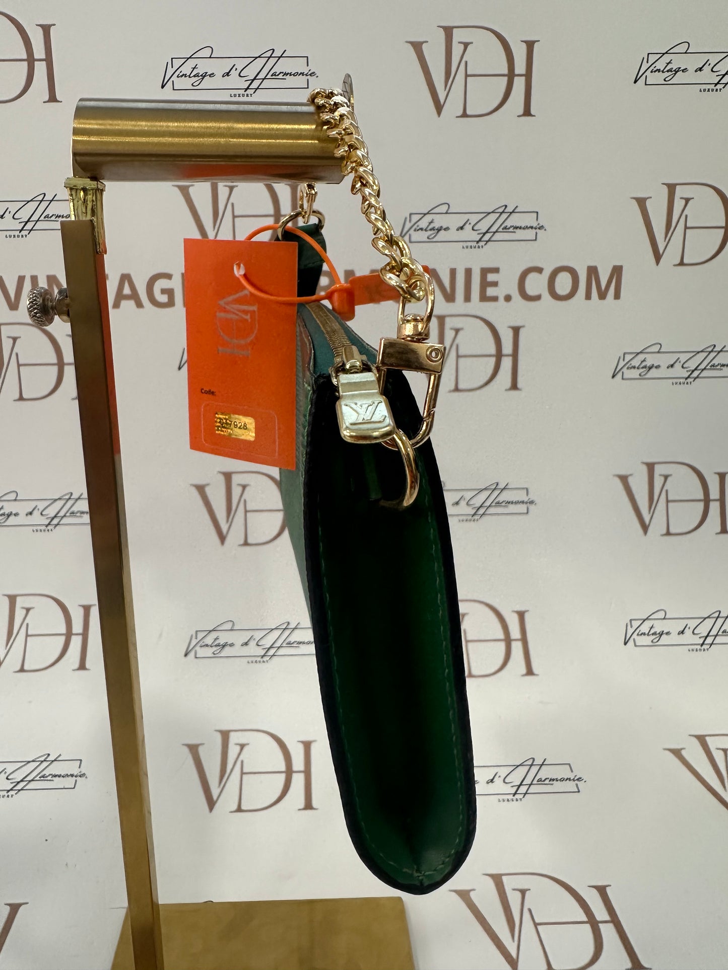 017928 - Louis Vuitton Green Pochette