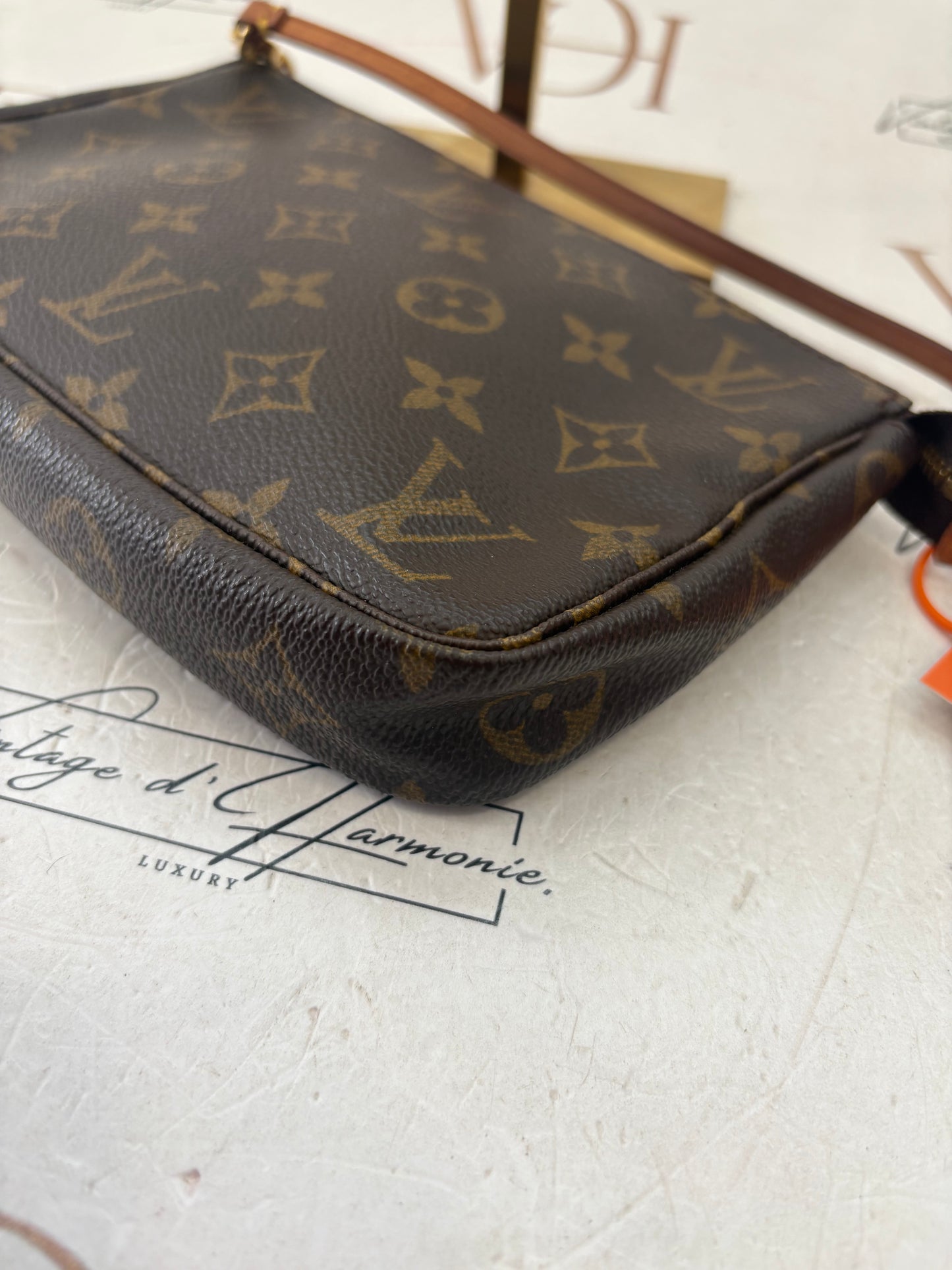 018635 - Louis Vuitton Pochette Accessoires