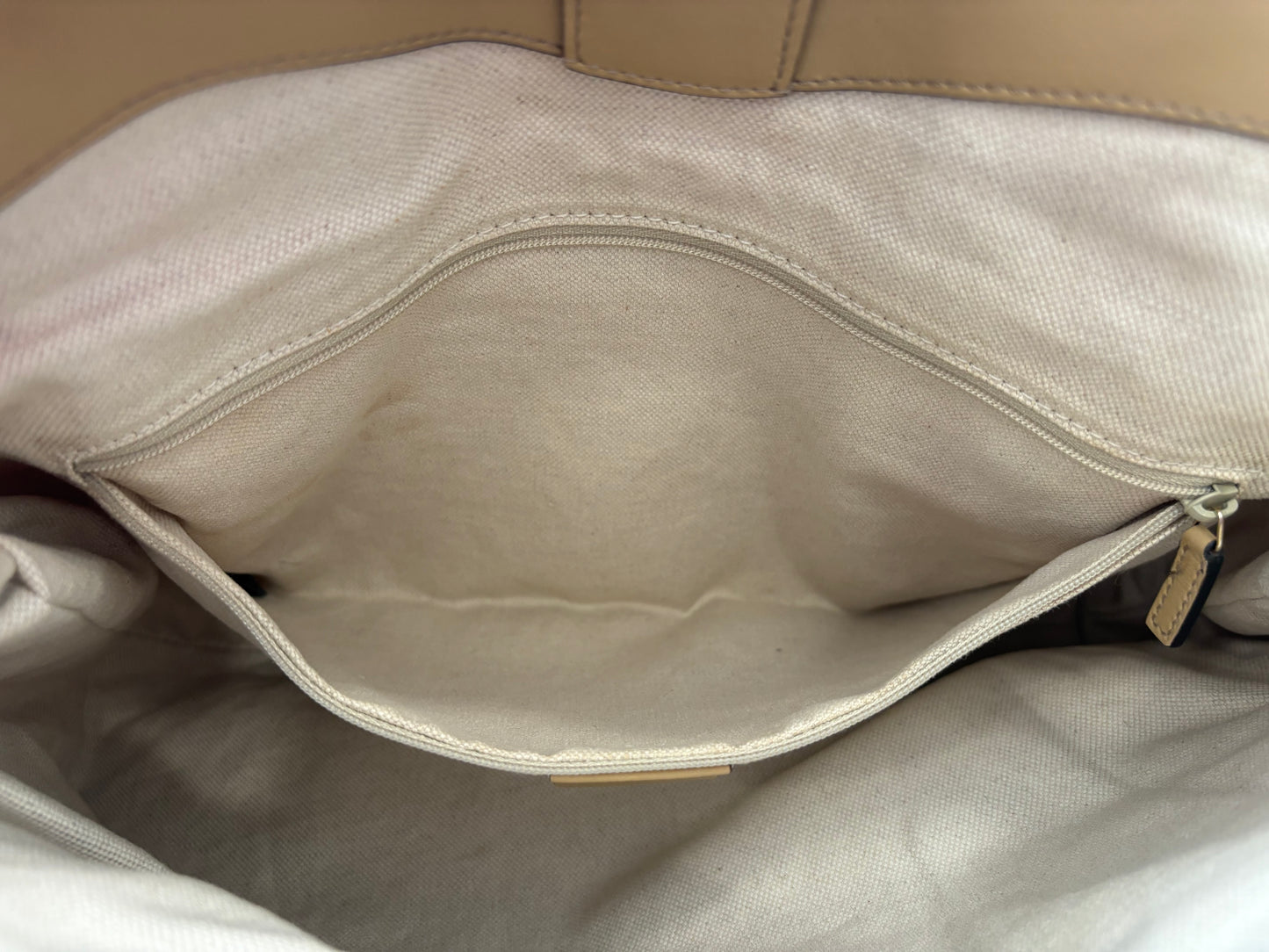 018163 - Gucci Beige Sukey