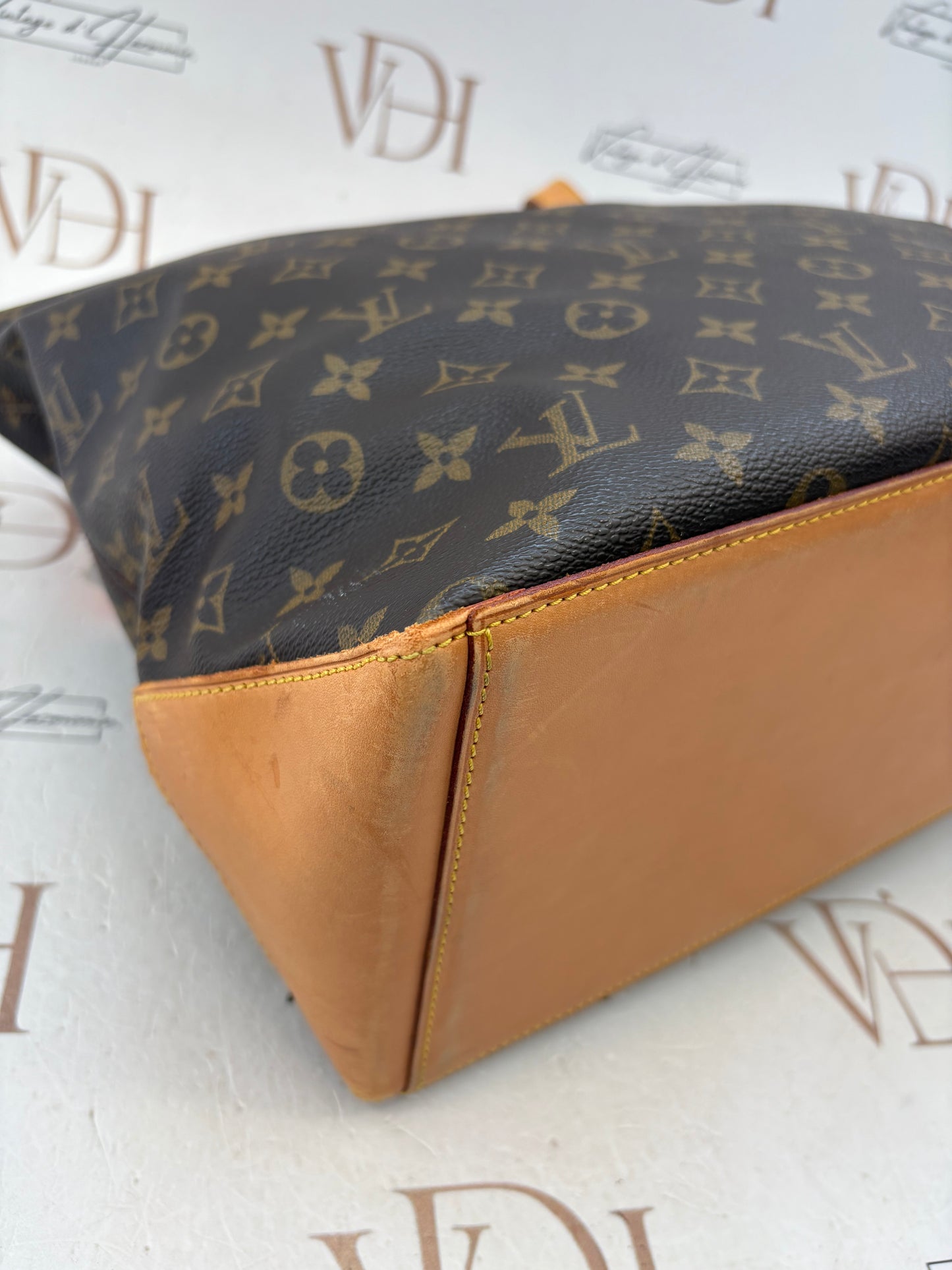 018104 - Louis Vuitton Cabas Mezzo