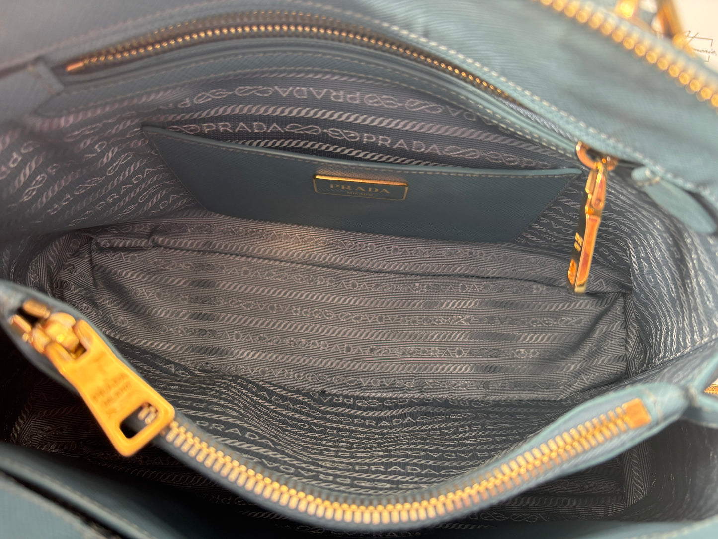 383949 - Prada Promenate