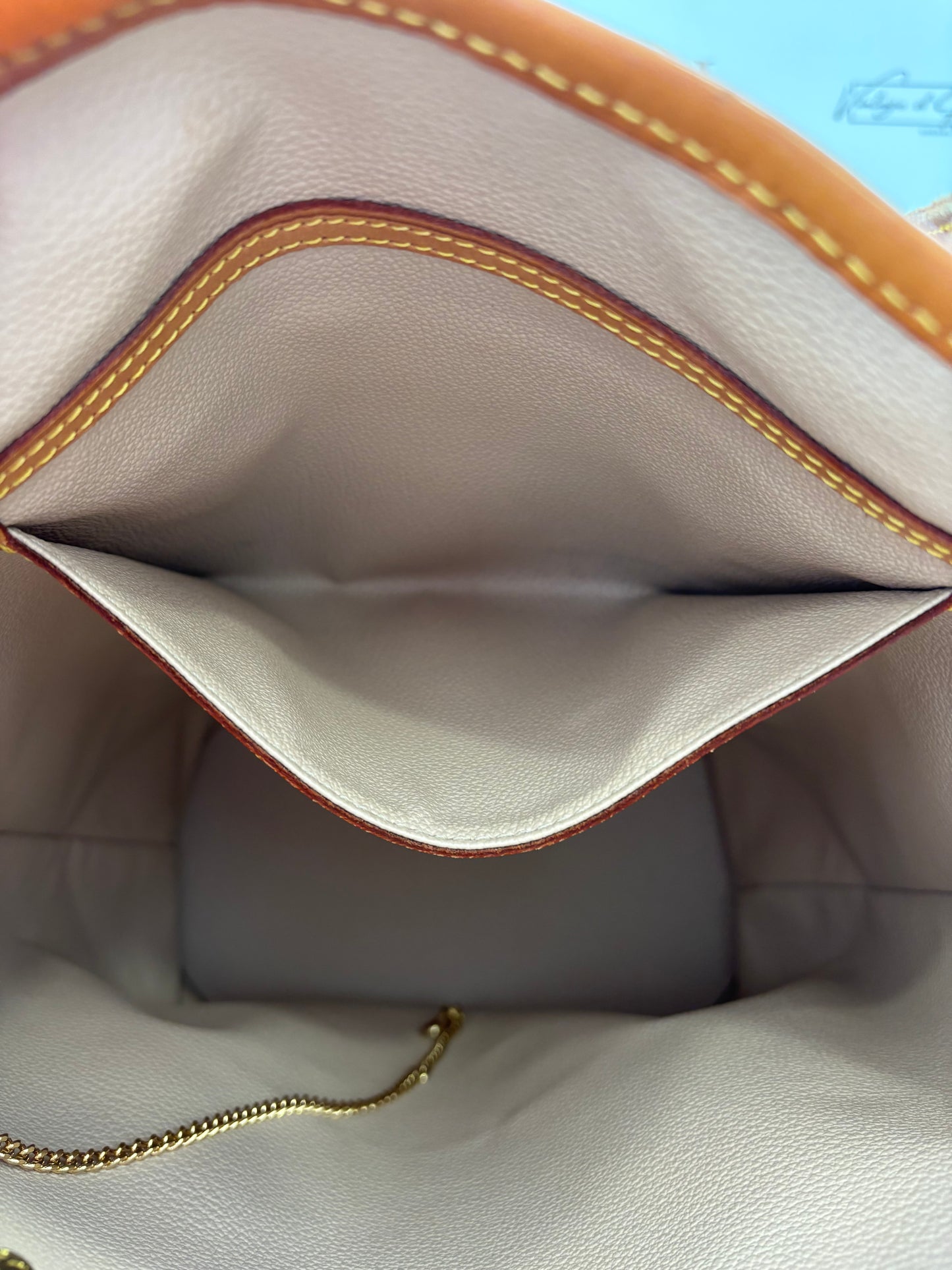018282 - Louis Vuitton Bucket GM