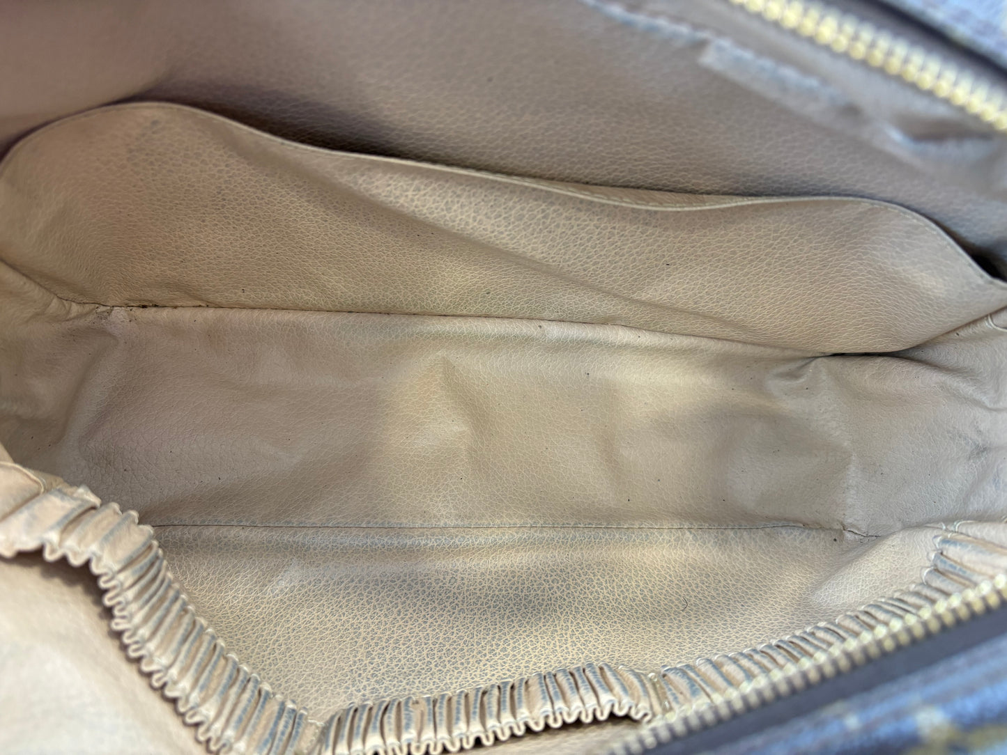 018404 - Louis Vuitton Trousse Toilette 28