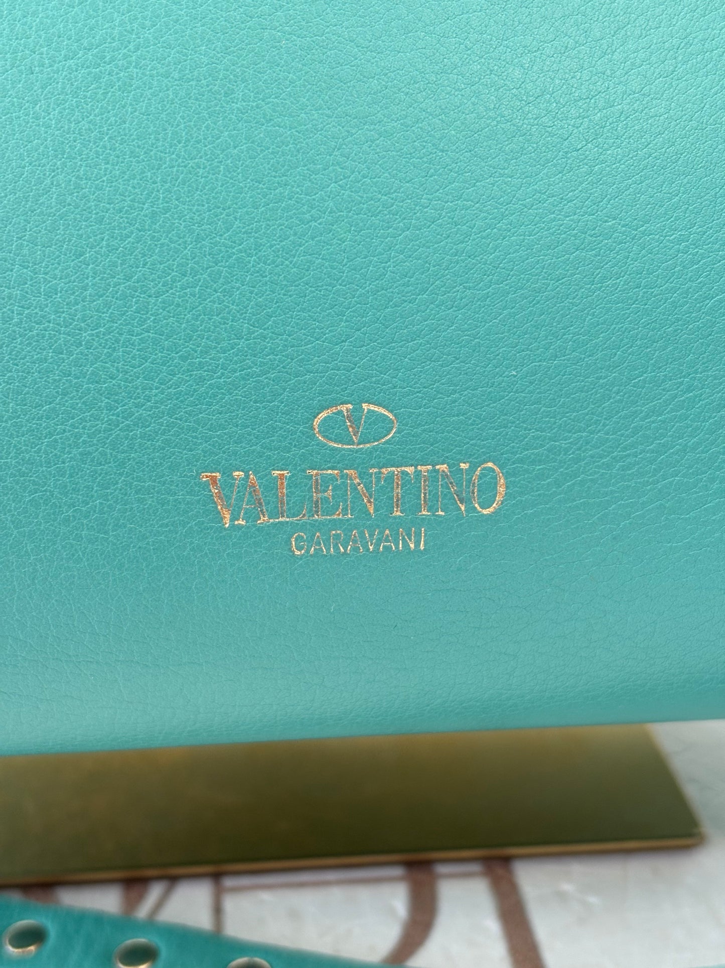201117 - Valentino Rockstud