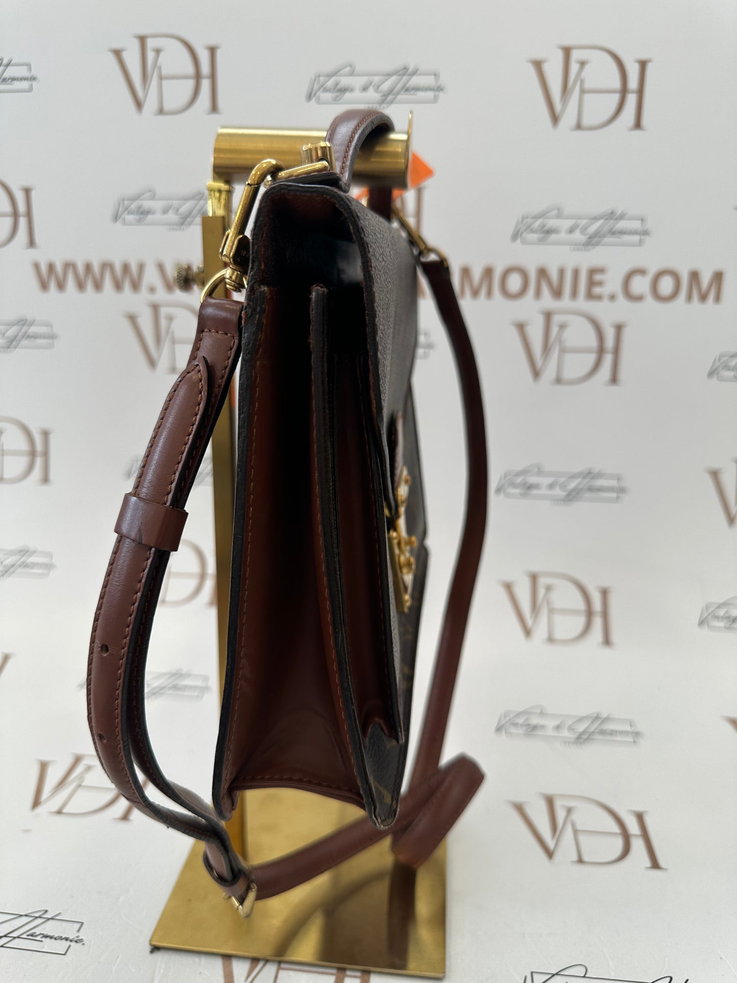 016876 - Louis Vuitton Monceau 26