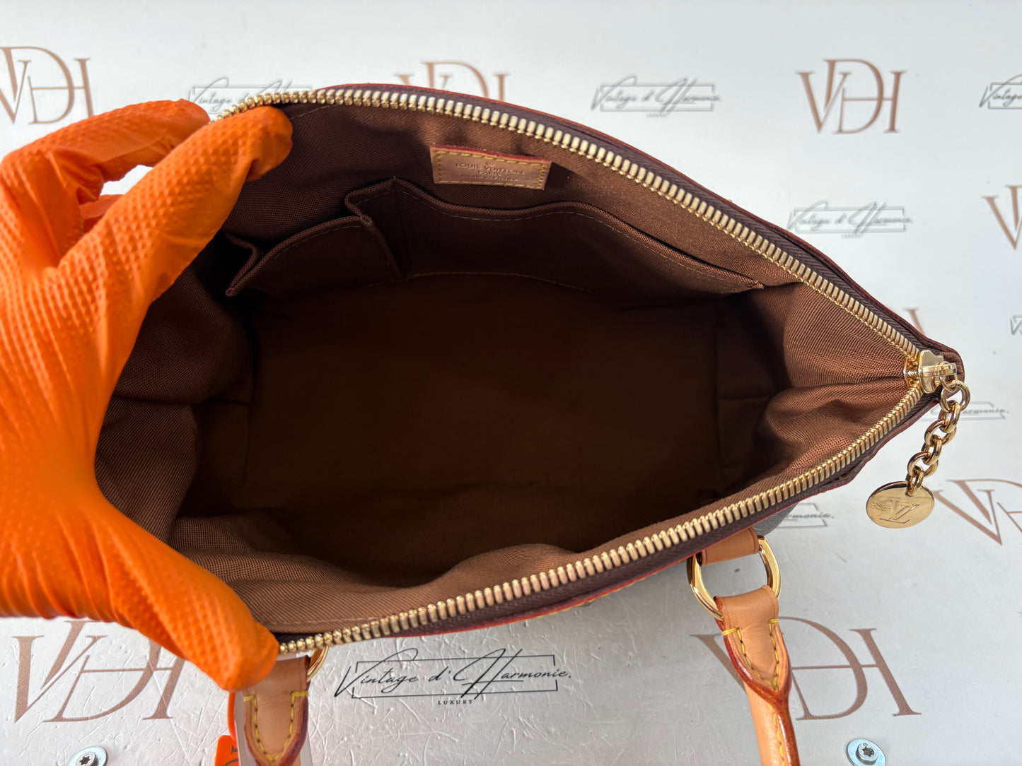 018870 - Louis Vuitton Tivoli PM