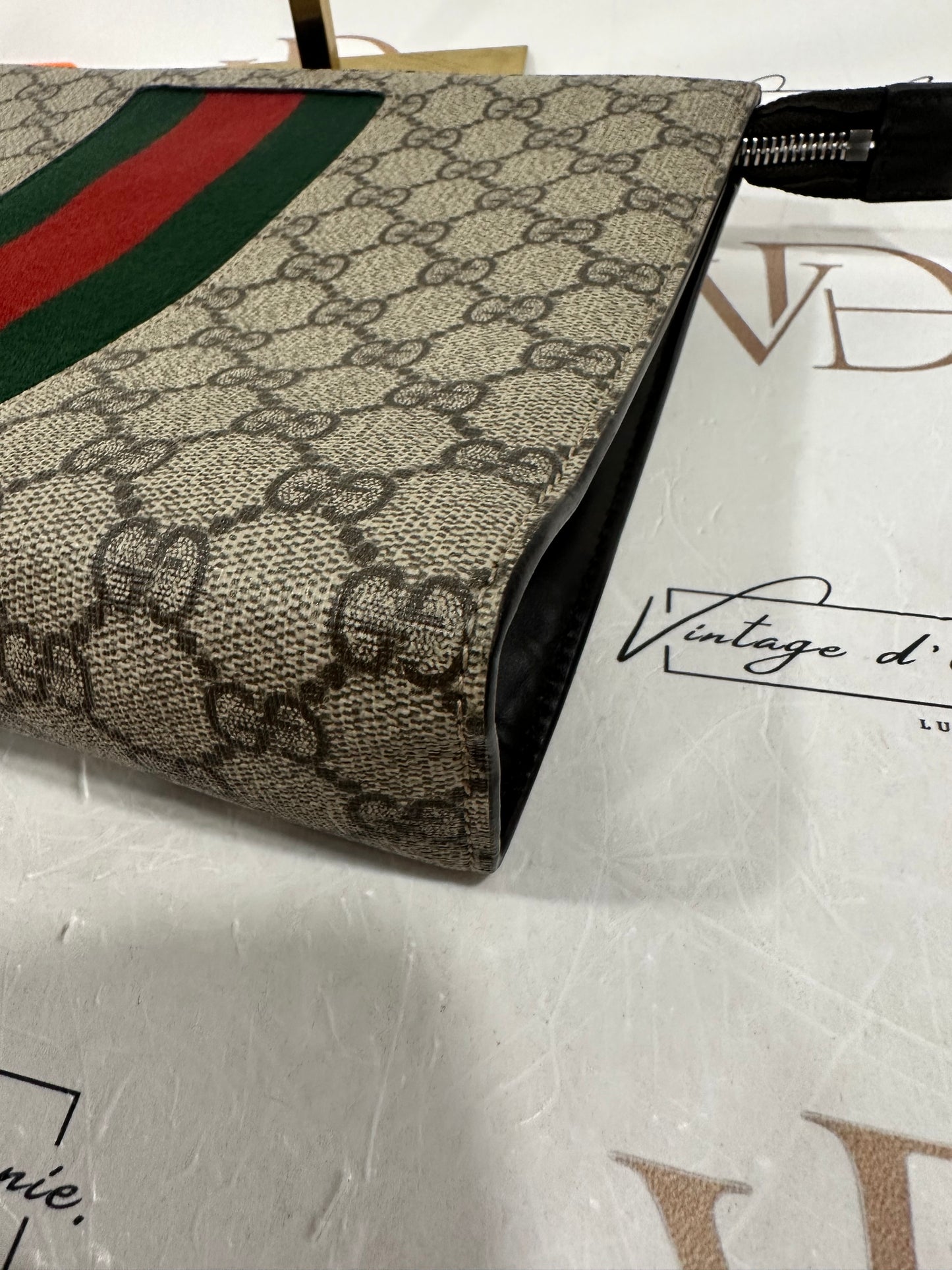 383096 - Gucci Supreme