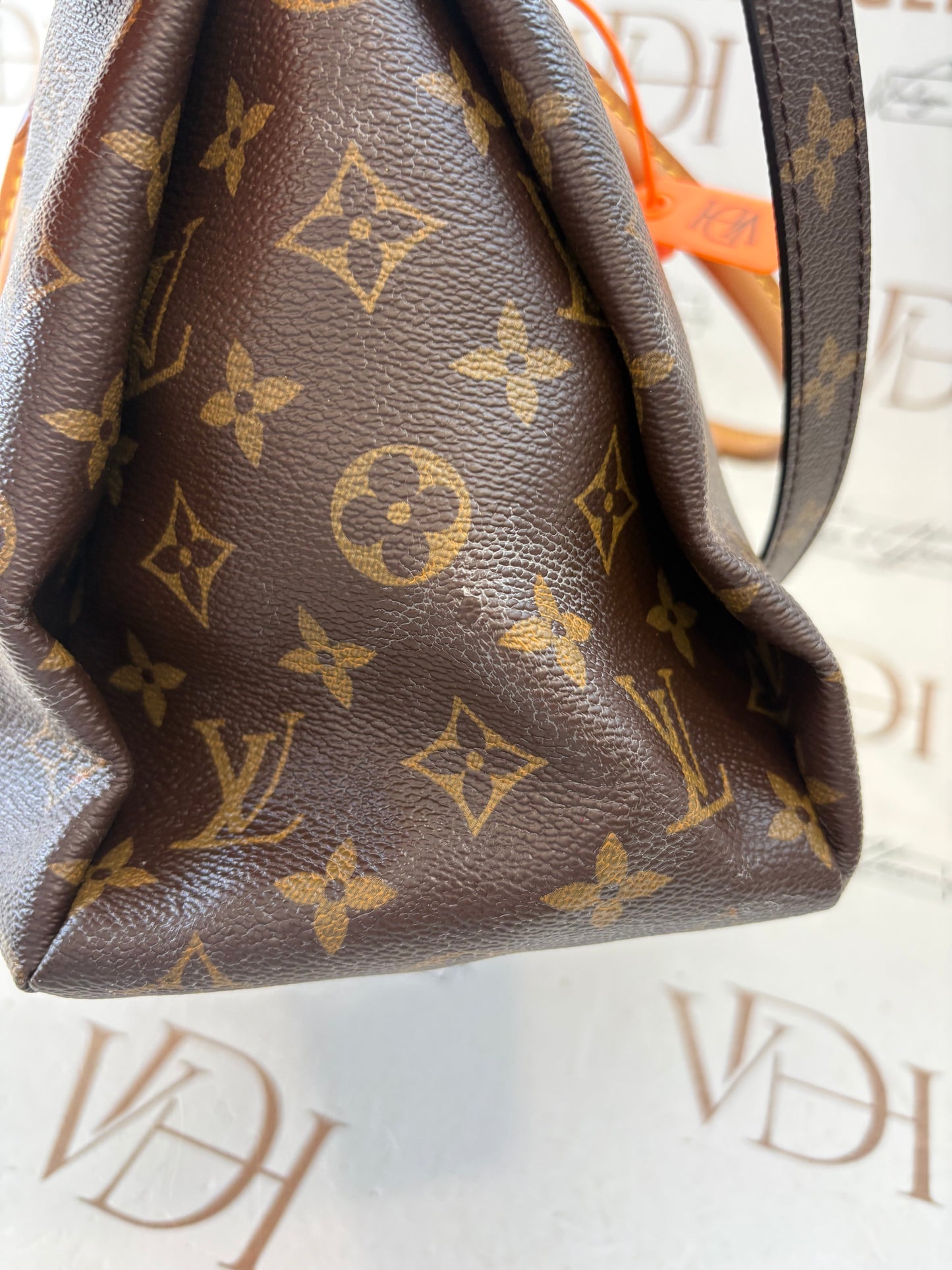 201112 - Louis Vuitton Pallas