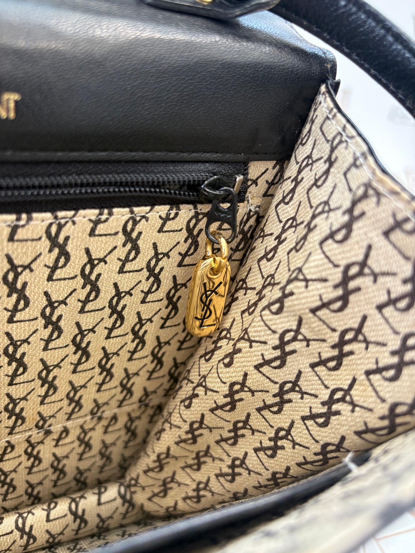 018074 - Saint Laurent Black Vintage