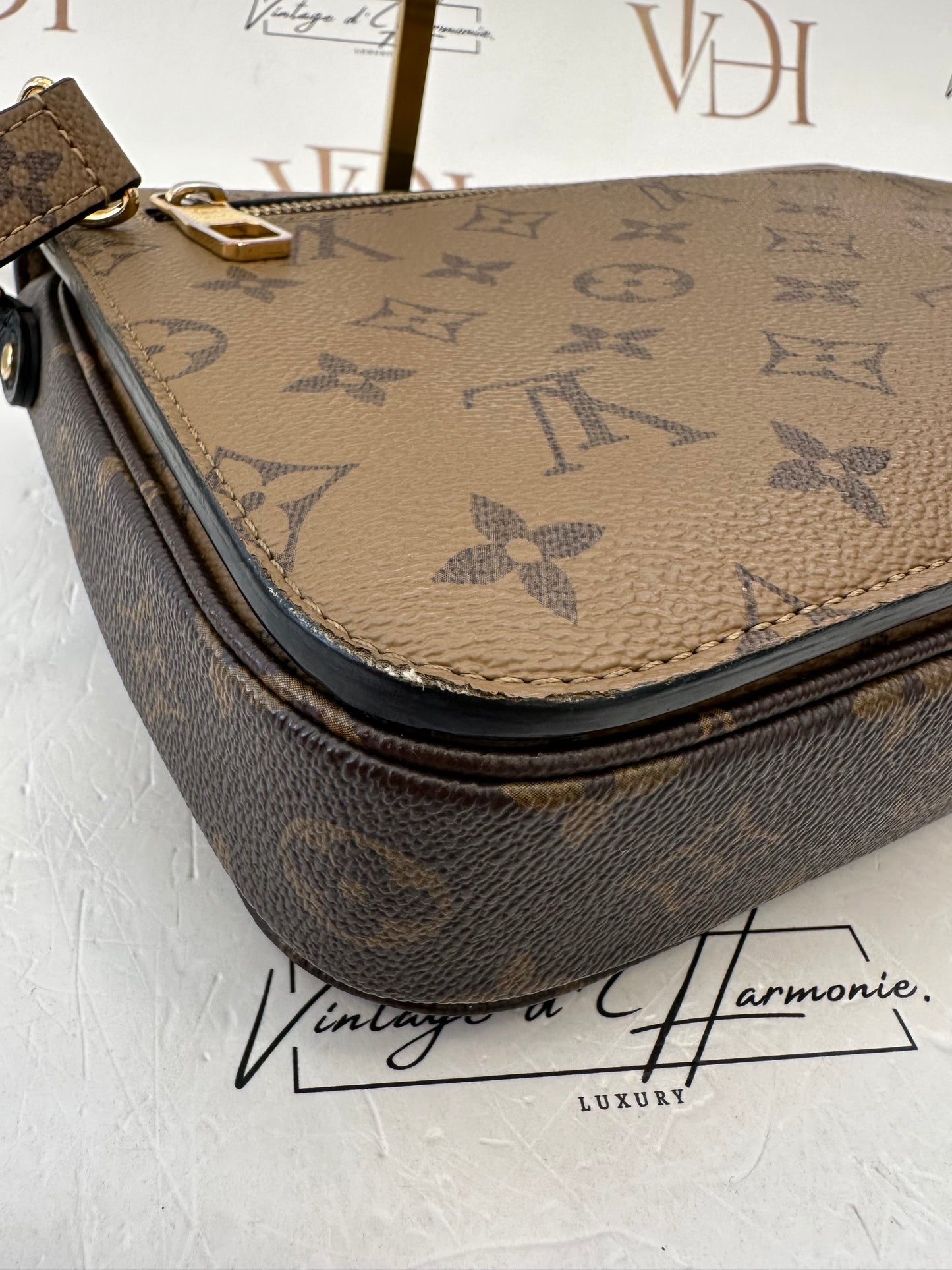 102326 - Louis Vuitton Metis Reverse