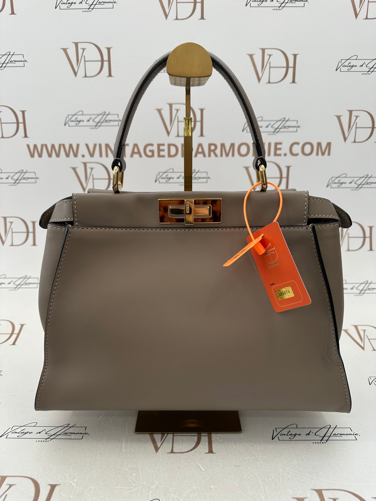 383074 - Fendi Peekaboo
