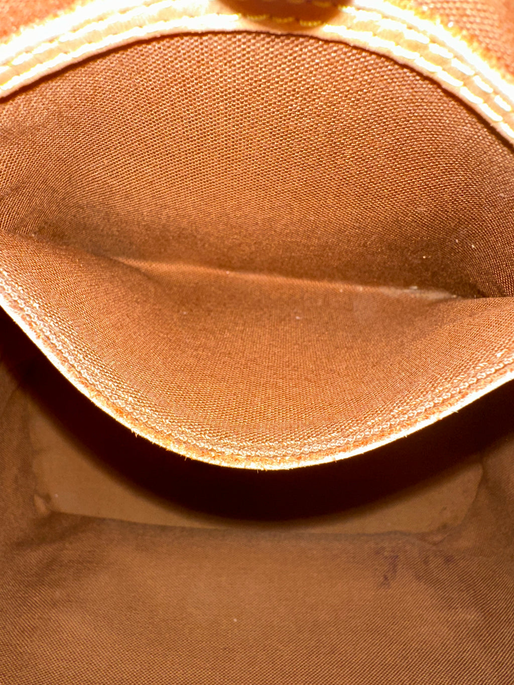 Louis Vuitton Montsouris MM