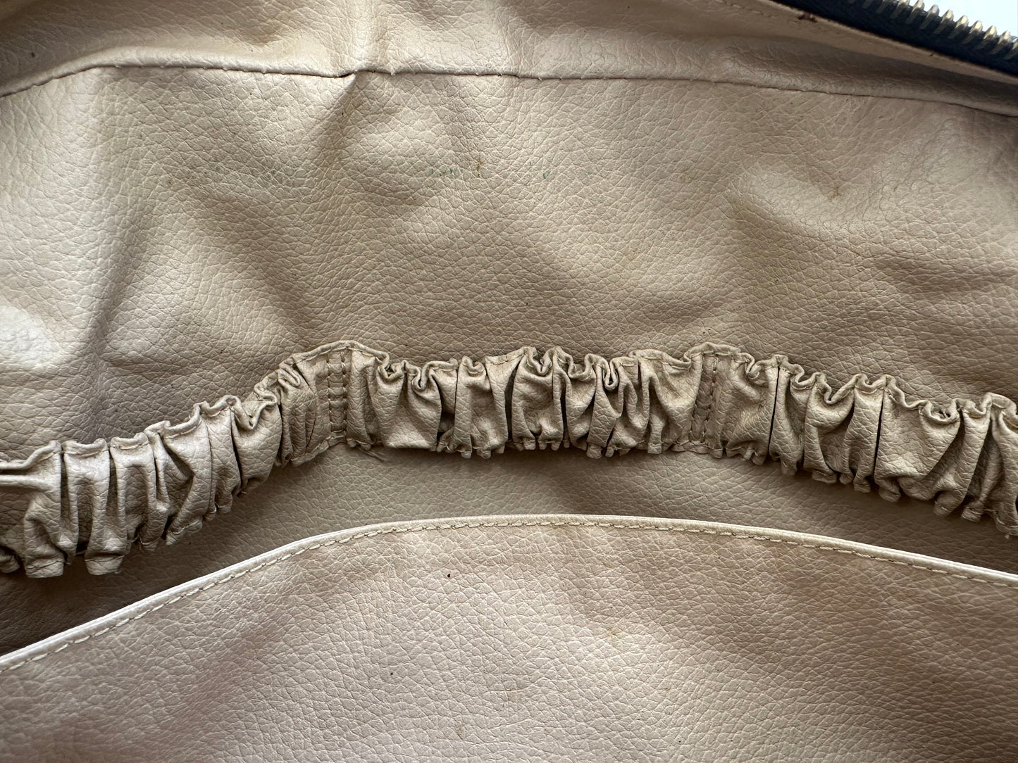 Louis Vuitton Trousse Toilette 28