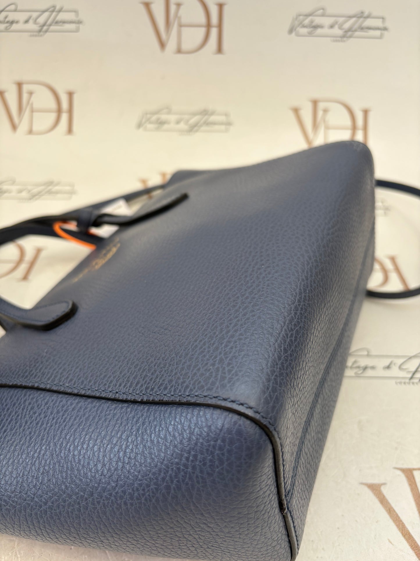 384287 - Gucci Swing