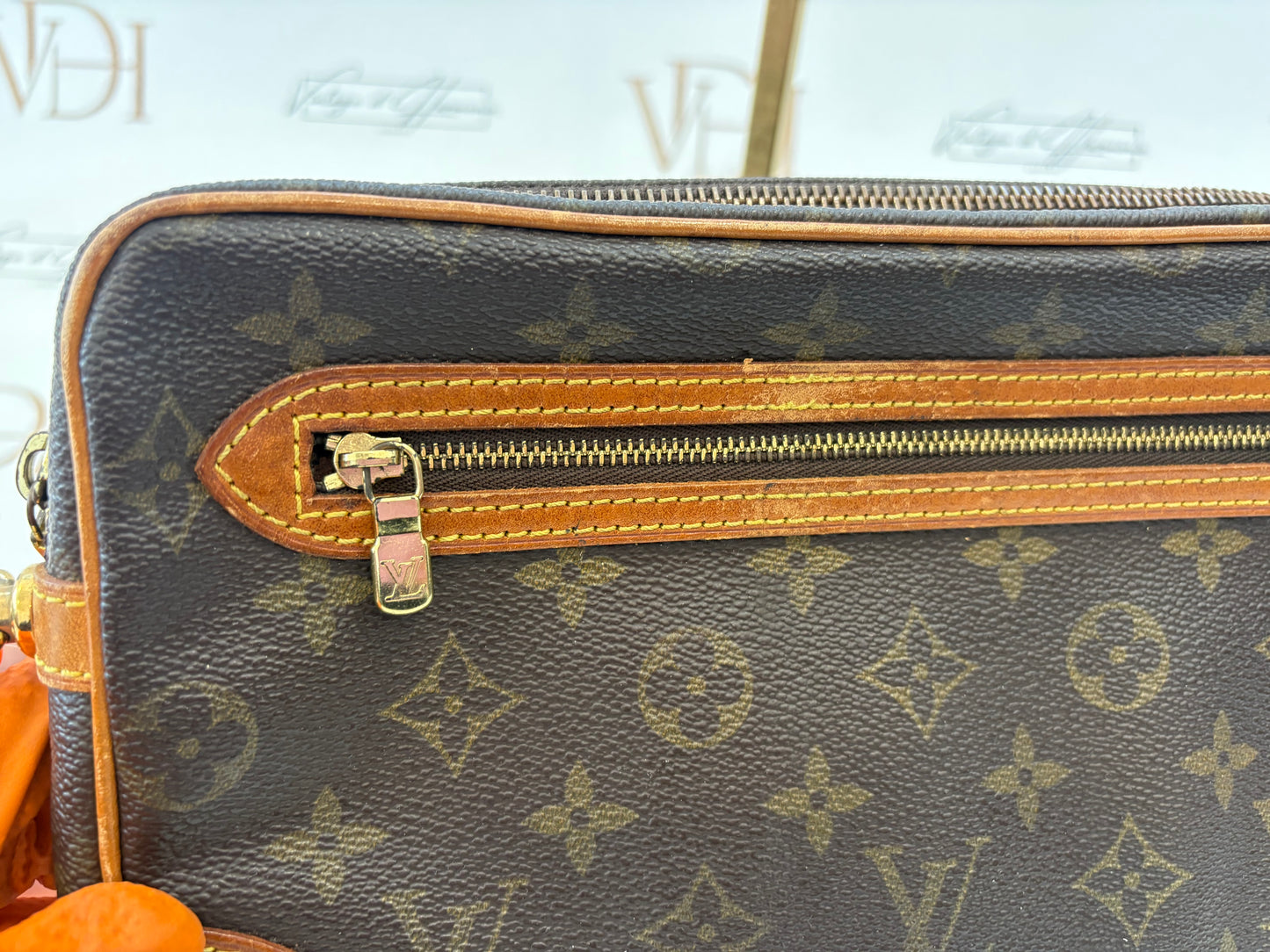 018116 - Louis Vuitton Dragonne GM